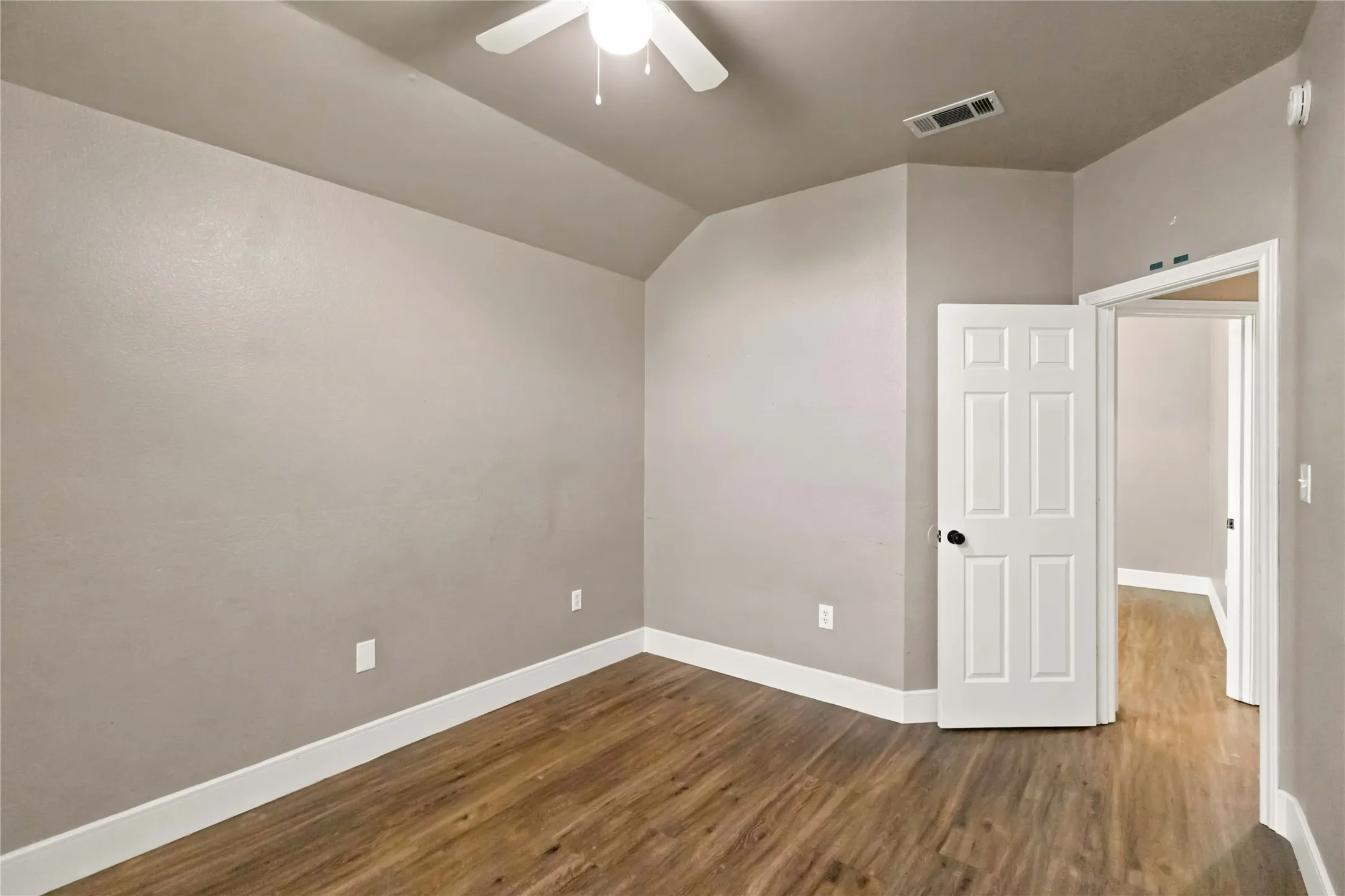 Single Family Residence For Sale in Ellis County , 627 Brenna Road, Waxahachie, Texas 75165, 4 Bedroom, 2 Bathroom, 2 Garage spaces, 1,504 Sqft, built in 2003, mls#21369718, Real Estate Agent in Waxahachie, Homes For Sale in Ellis county, Homes For Sale in Waxahachie, Realtor in Waxahachie Texas, Real Estate Brokerage Independent Realty Texas, Luminita Cordes Realtor
