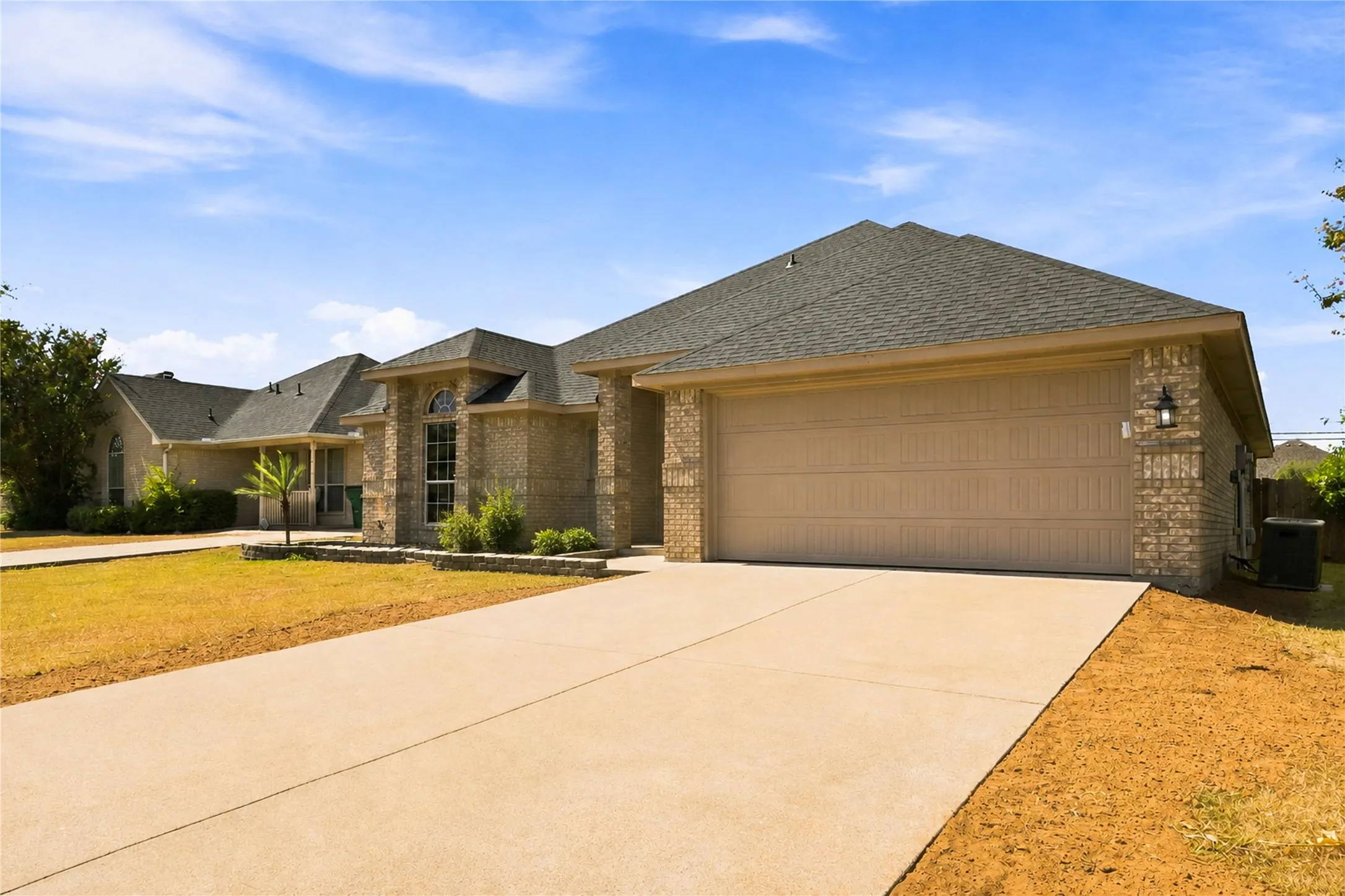 Single Family Residence For Sale in Ellis County , 627 Brenna Road, Waxahachie, Texas 75165, 4 Bedroom, 2 Bathroom, 2 Garage spaces, 1,504 Sqft, built in 2003, mls#21369718, Real Estate Agent in Waxahachie, Homes For Sale in Ellis county, Homes For Sale in Waxahachie, Realtor in Waxahachie Texas, Real Estate Brokerage Independent Realty Texas, Luminita Cordes Realtor