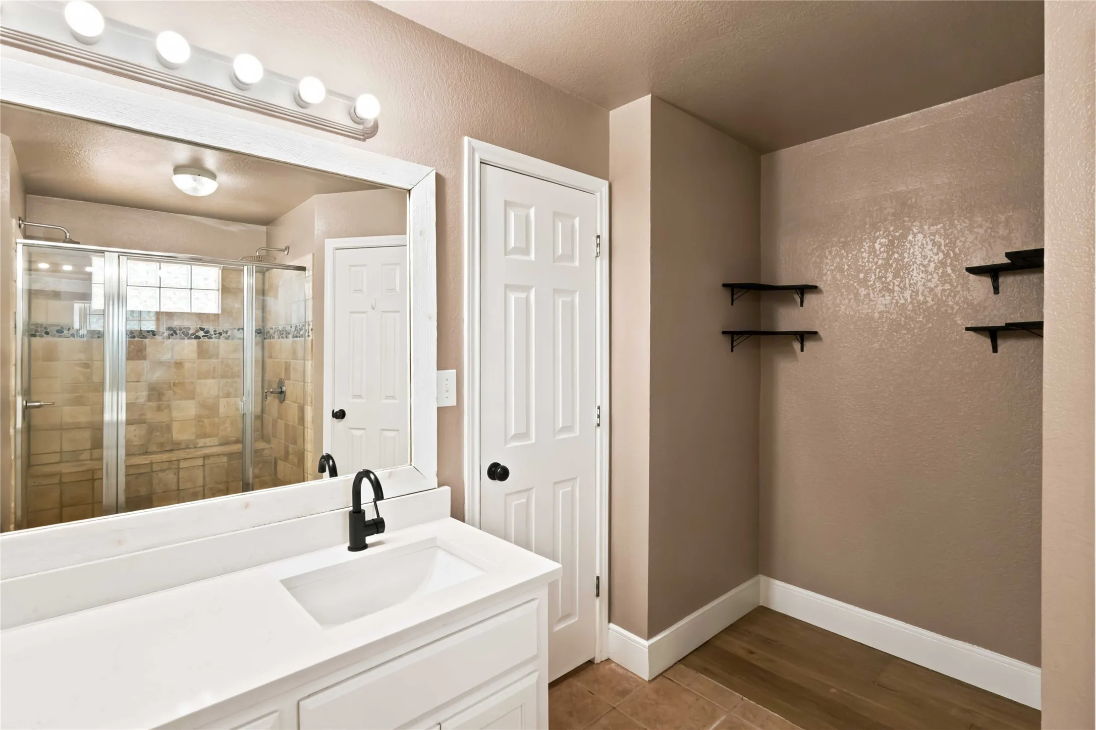 Single Family Residence For Sale in Ellis County , 627 Brenna Road, Waxahachie, Texas 75165, 4 Bedroom, 2 Bathroom, 2 Garage spaces, 1,504 Sqft, built in 2003, mls#21369718, Real Estate Agent in Waxahachie, Homes For Sale in Ellis county, Homes For Sale in Waxahachie, Realtor in Waxahachie Texas, Real Estate Brokerage Independent Realty Texas, Luminita Cordes Realtor