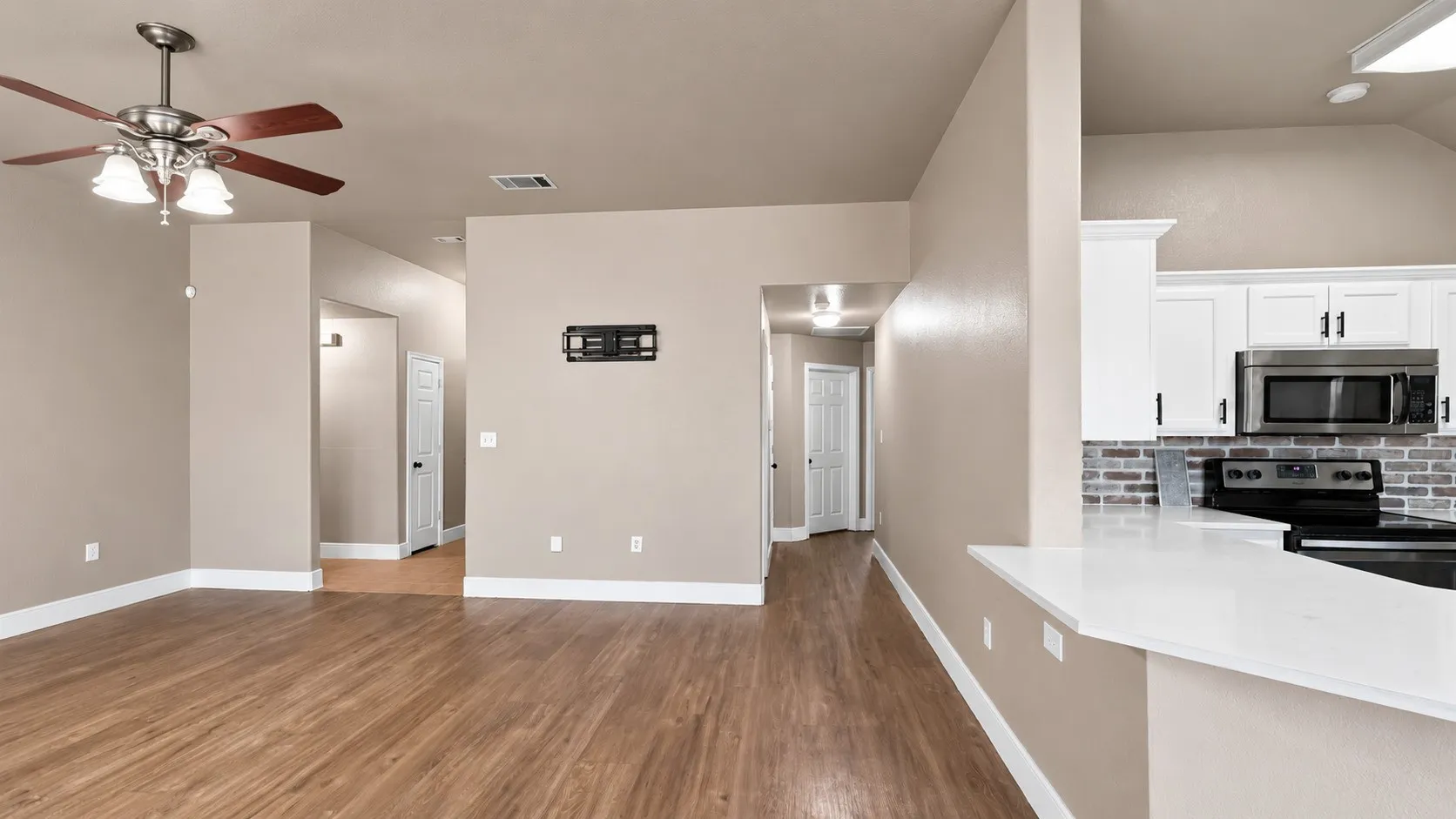 Single Family Residence For Sale in Ellis County , 627 Brenna Road, Waxahachie, Texas 75165, 4 Bedroom, 2 Bathroom, 2 Garage spaces, 1,504 Sqft, built in 2003, mls#21369718, Real Estate Agent in Waxahachie, Homes For Sale in Ellis county, Homes For Sale in Waxahachie, Realtor in Waxahachie Texas, Real Estate Brokerage Independent Realty Texas, Luminita Cordes Realtor