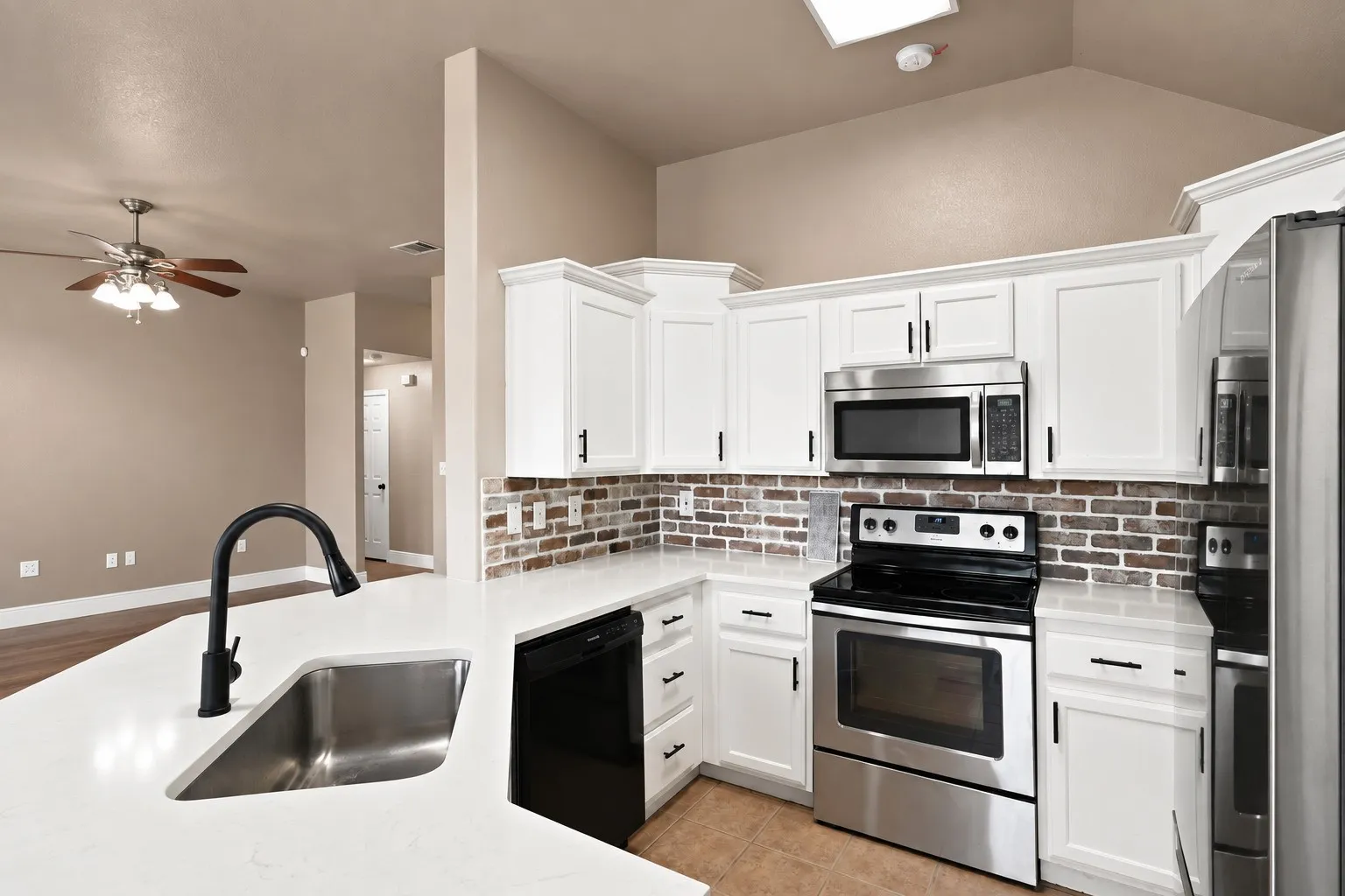Single Family Residence For Sale in Ellis County , 627 Brenna Road, Waxahachie, Texas 75165, 4 Bedroom, 2 Bathroom, 2 Garage spaces, 1,504 Sqft, built in 2003, mls#21369718, Real Estate Agent in Waxahachie, Homes For Sale in Ellis county, Homes For Sale in Waxahachie, Realtor in Waxahachie Texas, Real Estate Brokerage Independent Realty Texas, Luminita Cordes Realtor
