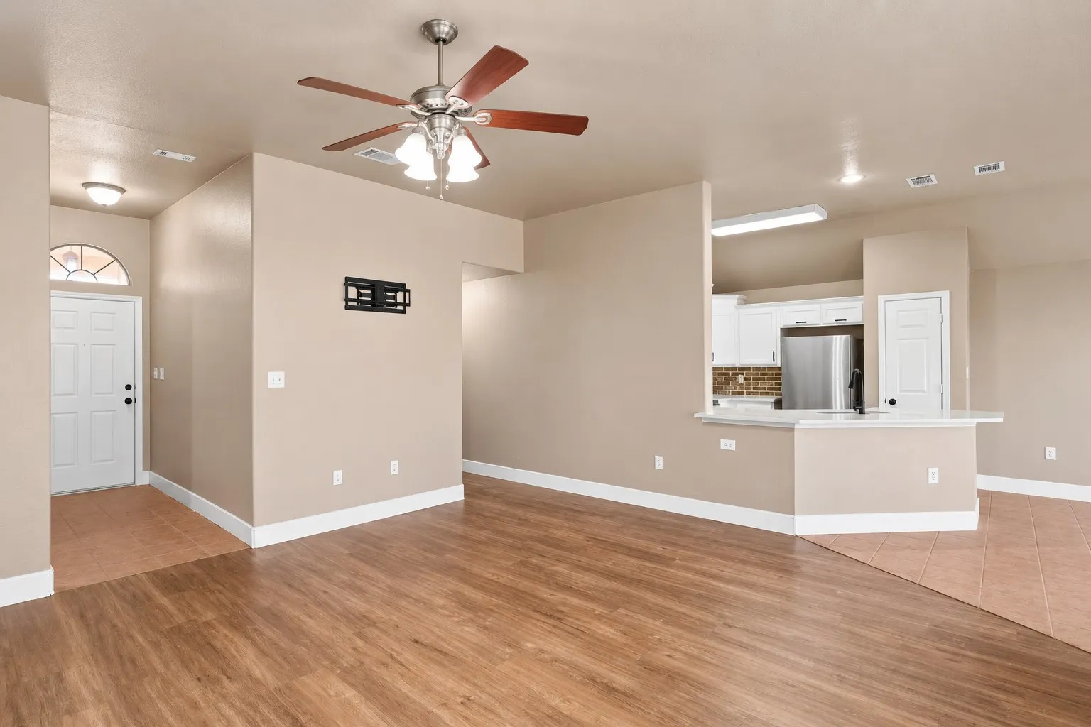 Single Family Residence For Sale in Ellis County , 627 Brenna Road, Waxahachie, Texas 75165, 4 Bedroom, 2 Bathroom, 2 Garage spaces, 1,504 Sqft, built in 2003, mls#21369718, Real Estate Agent in Waxahachie, Homes For Sale in Ellis county, Homes For Sale in Waxahachie, Realtor in Waxahachie Texas, Real Estate Brokerage Independent Realty Texas, Luminita Cordes Realtor