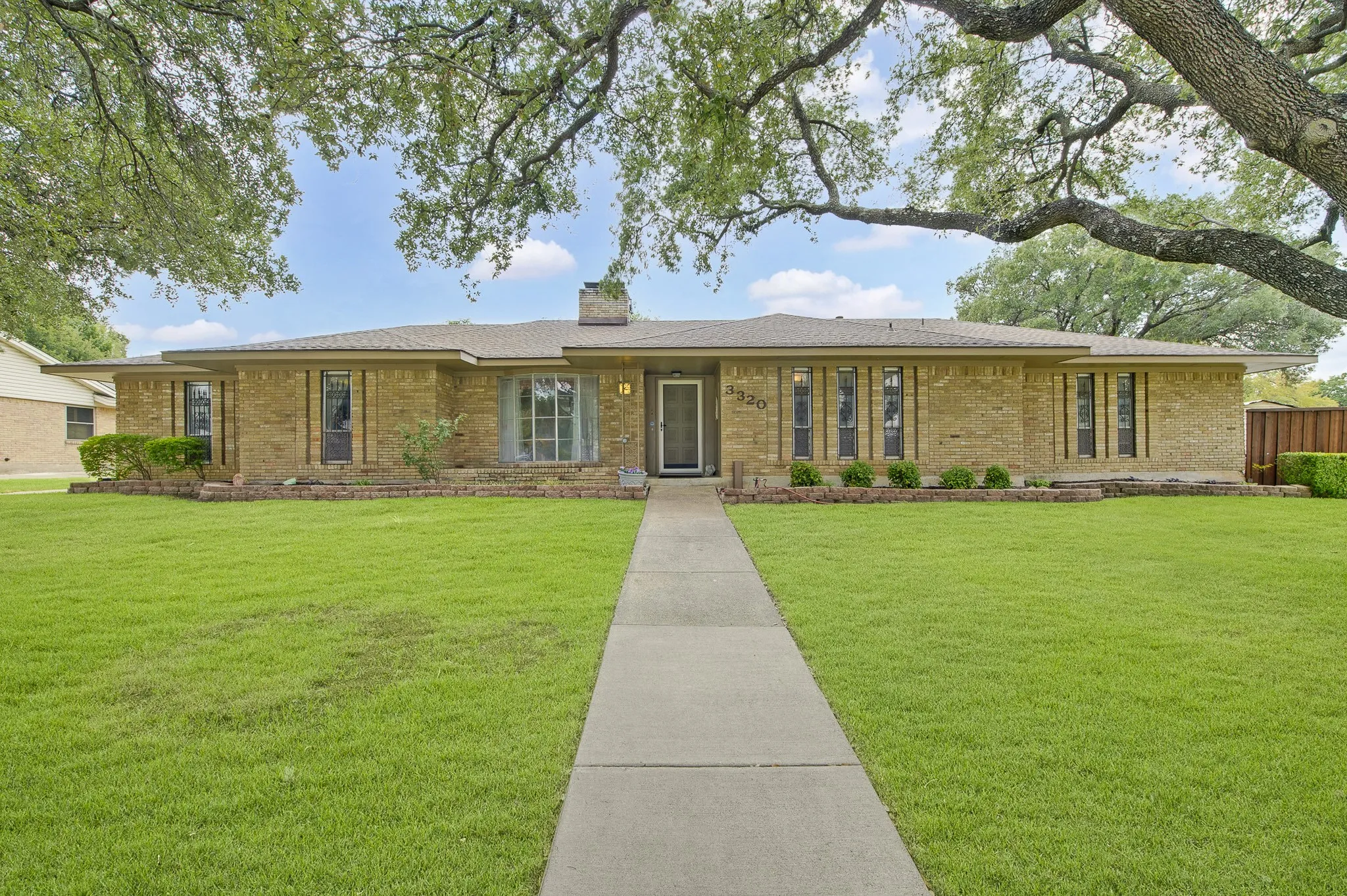 Single Family Residence For Sale in Dallas County , 3320 Rolling Knoll Drive, Farmers Branch, Texas 75234, 4 Bedroom, 3 Bathroom, 2 Garage spaces, 2,288 Sqft, built in 1971, mls#21352011, Real Estate Agent in Farmers Branch, Homes For Sale in Dallas county, Homes For Sale in Farmers Branch, Realtor in Farmers Branch Texas, Real Estate Brokerage Independent Realty Texas, Luminita Cordes Realtor