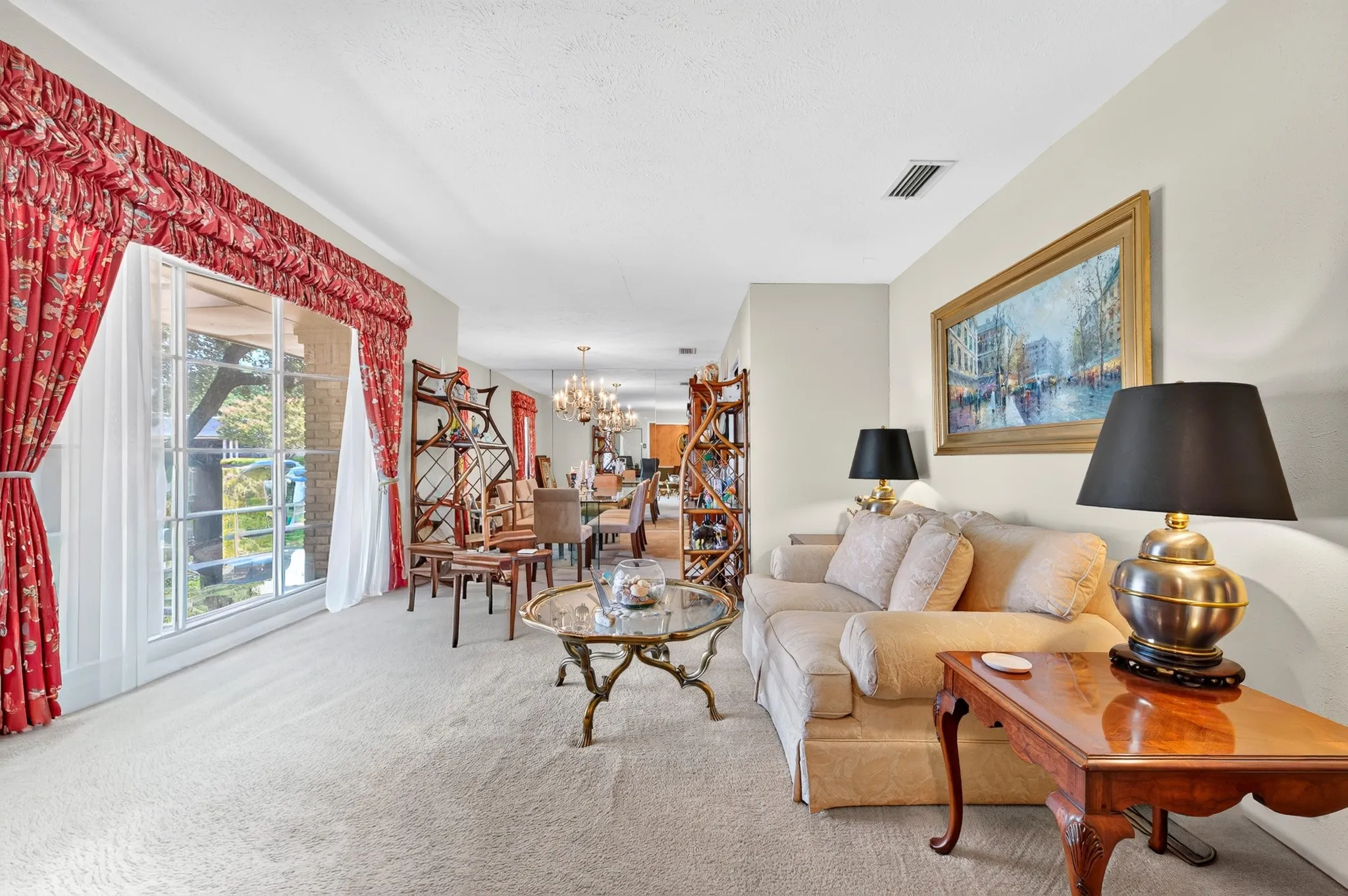 Formal living/dining room