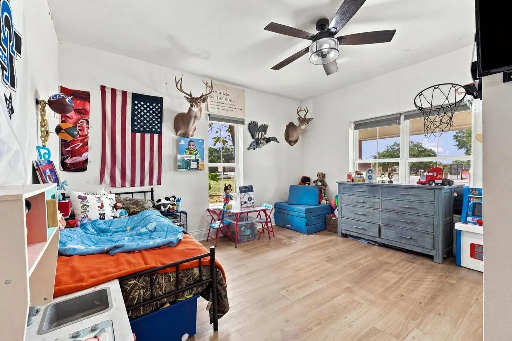 Single Family Residence For Sale in Grayson County , 405 E College Street, Gunter, Texas 75058, 3 Bedroom, 2 Bathroom, 2 Garage spaces, 1,928 Sqft, built in 1940, mls#21355438, Real Estate Agent in Gunter, Homes For Sale in Grayson county, Homes For Sale in Gunter, Realtor in Gunter Texas, Real Estate Brokerage Independent Realty Texas, Luminita Cordes Realtor