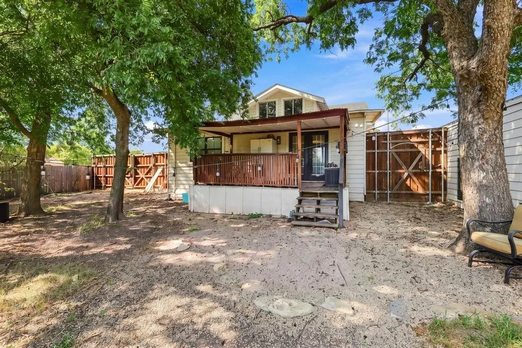 Single Family Residence For Sale in Grayson County , 405 E College Street, Gunter, Texas 75058, 3 Bedroom, 2 Bathroom, 2 Garage spaces, 1,928 Sqft, built in 1940, mls#21355438, Real Estate Agent in Gunter, Homes For Sale in Grayson county, Homes For Sale in Gunter, Realtor in Gunter Texas, Real Estate Brokerage Independent Realty Texas, Luminita Cordes Realtor