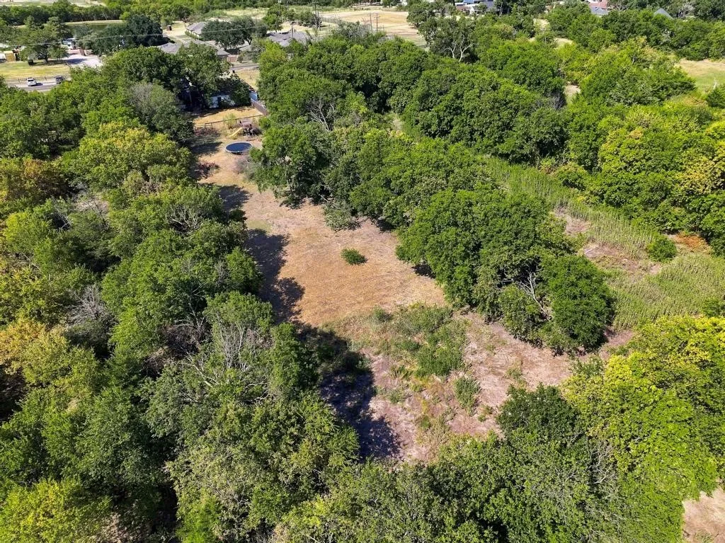 Single Family Residence For Sale in Grayson County , 405 E College Street, Gunter, Texas 75058, 3 Bedroom, 2 Bathroom, 2 Garage spaces, 1,928 Sqft, built in 1940, mls#21355438, Real Estate Agent in Gunter, Homes For Sale in Grayson county, Homes For Sale in Gunter, Realtor in Gunter Texas, Real Estate Brokerage Independent Realty Texas, Luminita Cordes Realtor