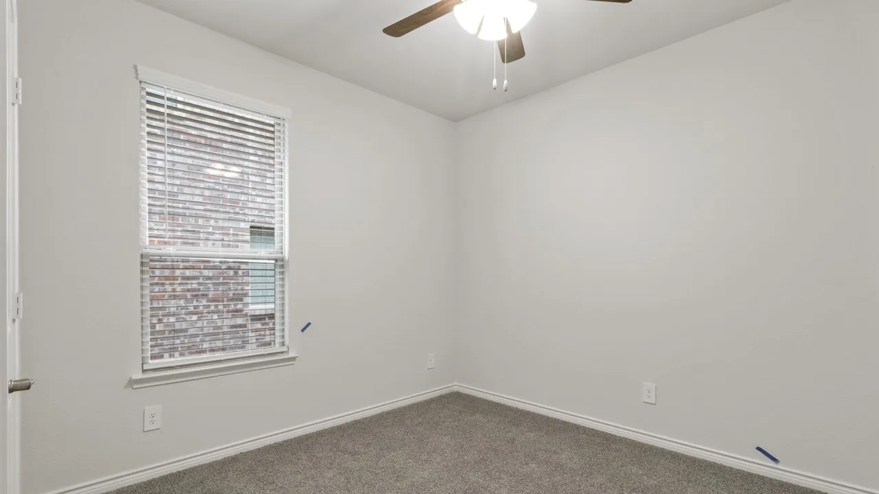 Recessed window with horizontal blinds, overhead ceiling fan with light, and carpeted flooring
