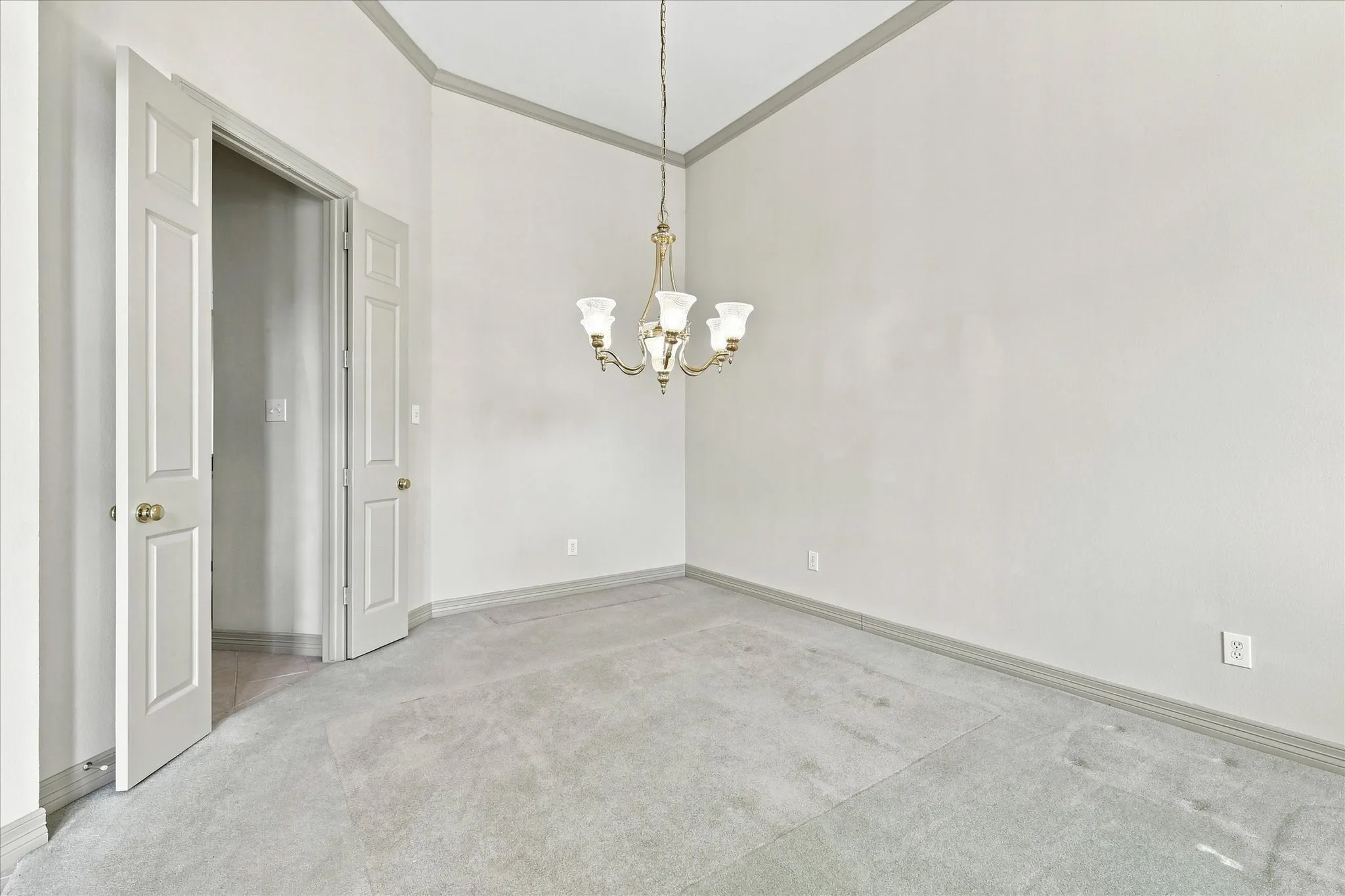Combines with living area -- can be flex space for home office or play area