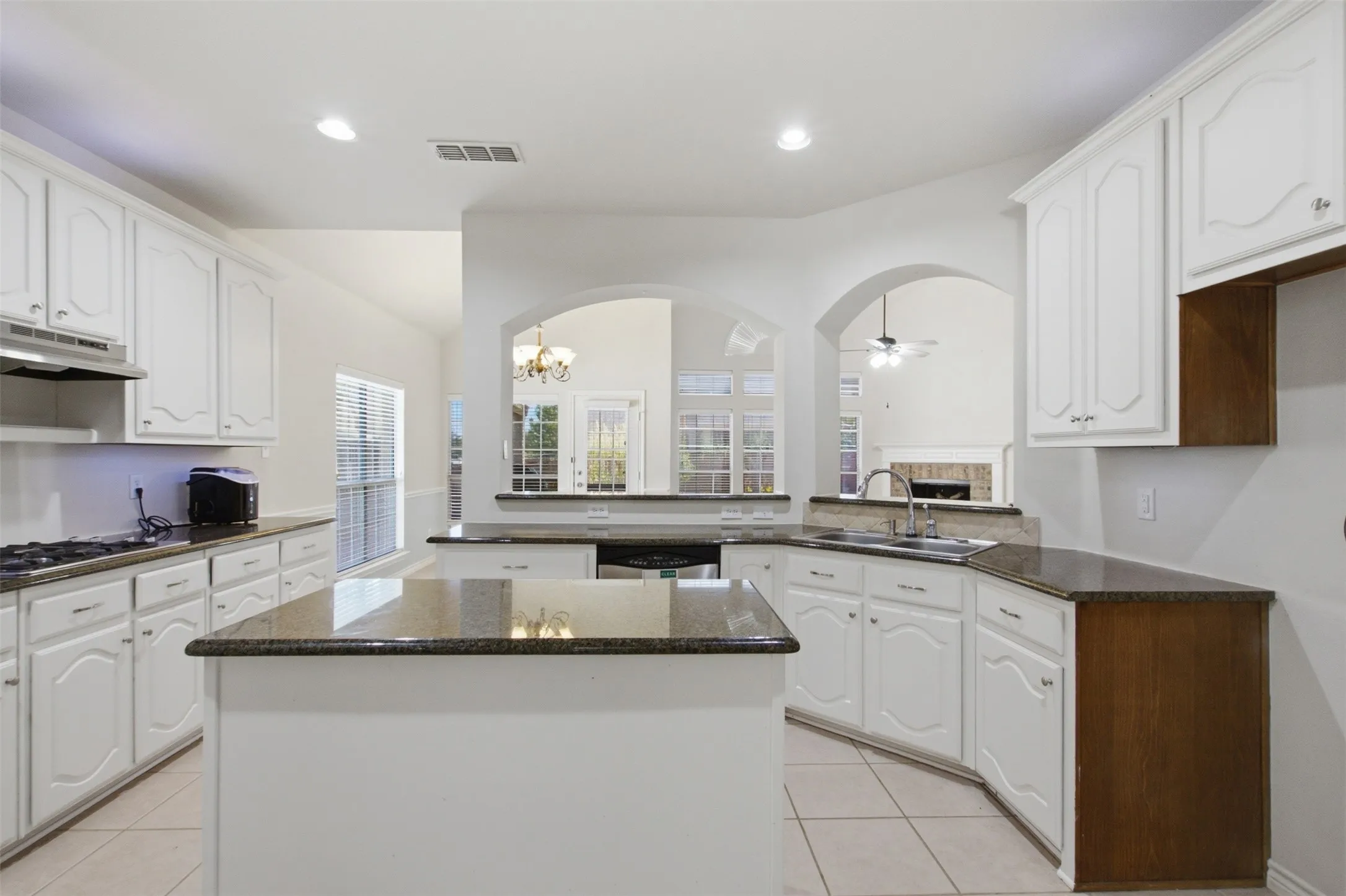 Single Family Residence For Sale in Tarrant County , 4806 Fitzgerald Drive, Mansfield, Texas 76063, 7 Bedroom, 4 Bathroom, 2 Garage spaces, 4,249 Sqft, built in 2006, mls#21367373, Real Estate Agent in Mansfield, Homes For Sale in Tarrant county, Homes For Sale in Mansfield, Realtor in Mansfield Texas, Real Estate Brokerage Independent Realty Texas, Luminita Cordes Realtor