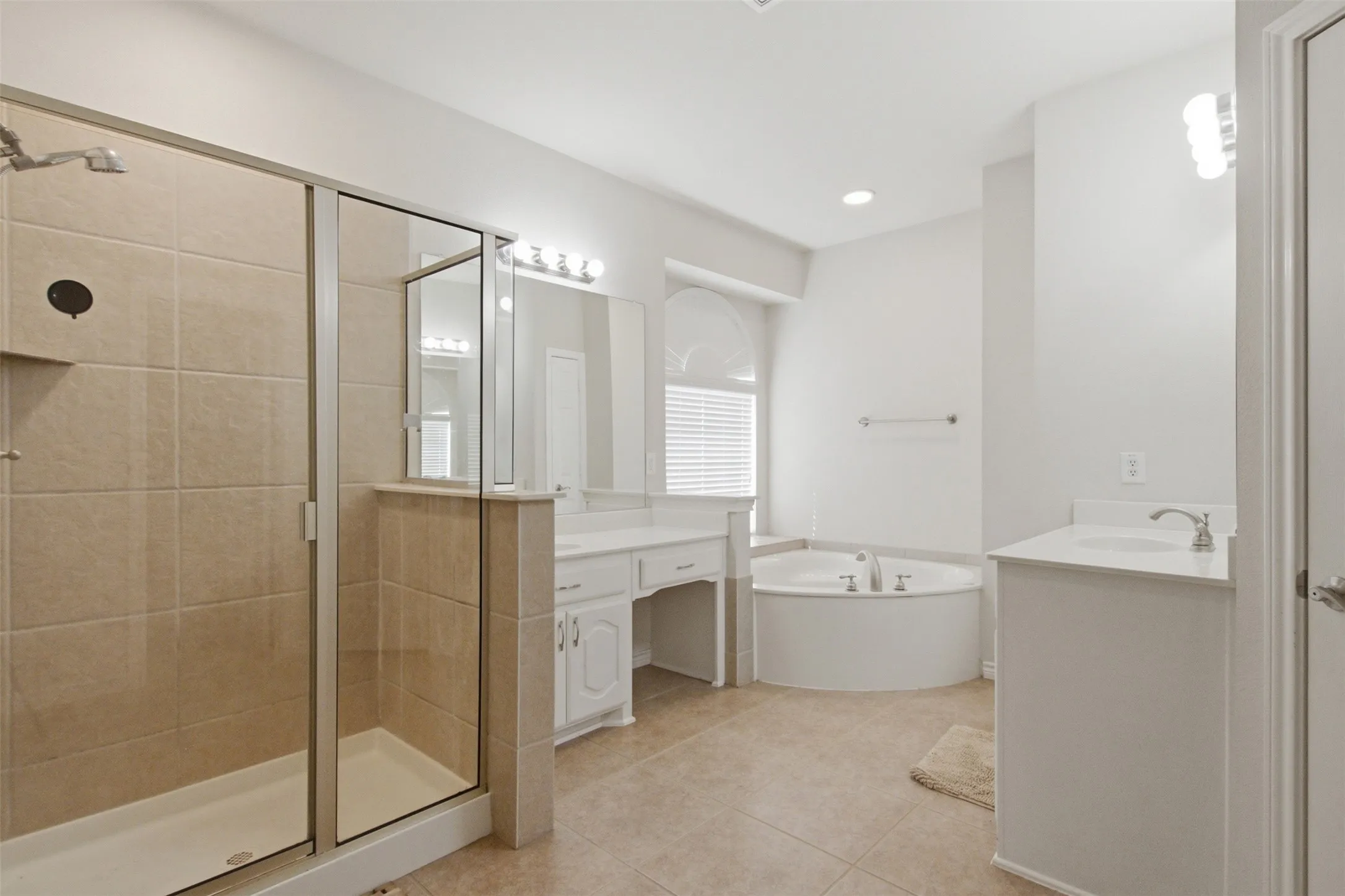 Single Family Residence For Sale in Tarrant County , 4806 Fitzgerald Drive, Mansfield, Texas 76063, 7 Bedroom, 4 Bathroom, 2 Garage spaces, 4,249 Sqft, built in 2006, mls#21367373, Real Estate Agent in Mansfield, Homes For Sale in Tarrant county, Homes For Sale in Mansfield, Realtor in Mansfield Texas, Real Estate Brokerage Independent Realty Texas, Luminita Cordes Realtor