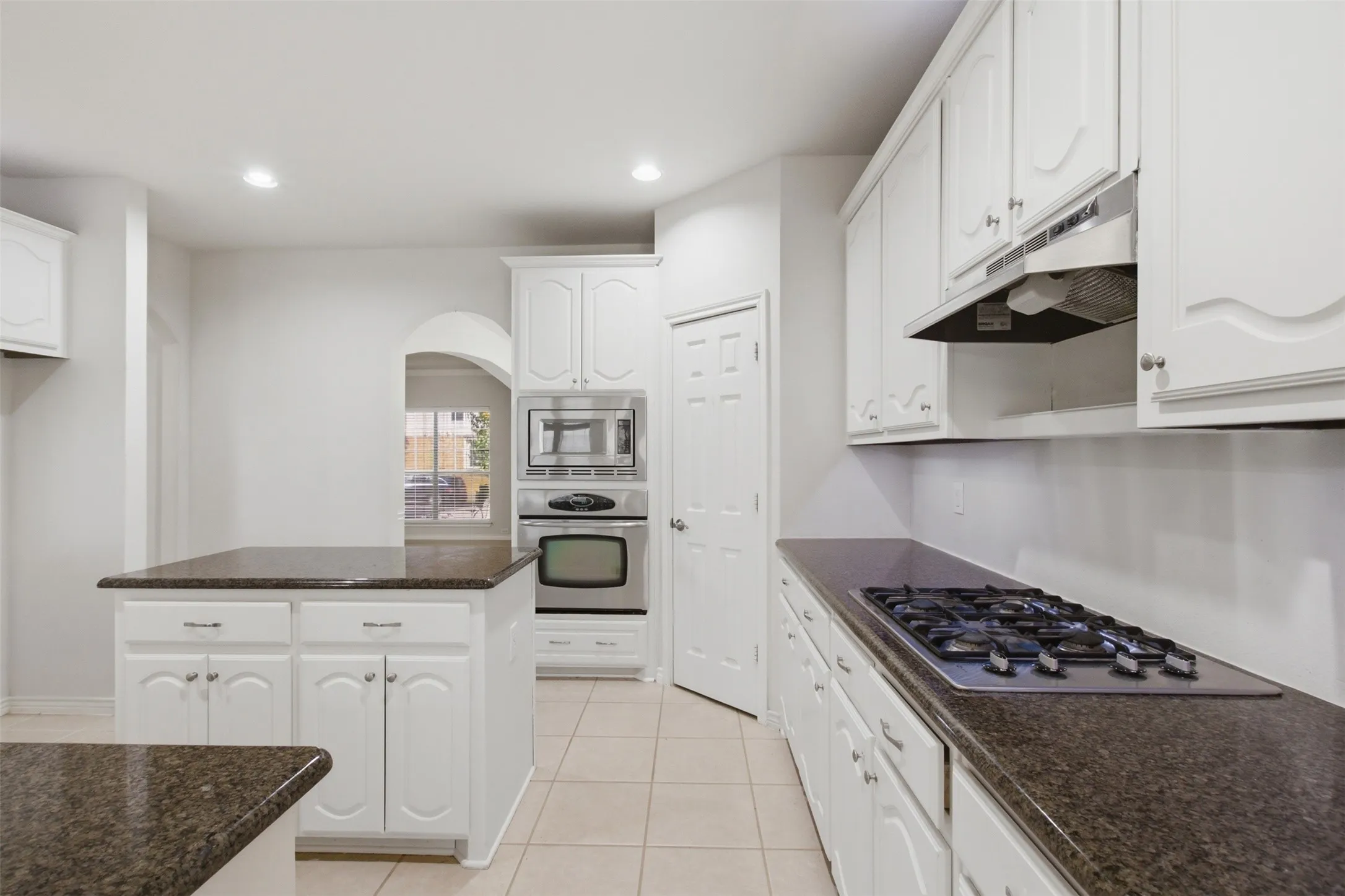 Single Family Residence For Sale in Tarrant County , 4806 Fitzgerald Drive, Mansfield, Texas 76063, 7 Bedroom, 4 Bathroom, 2 Garage spaces, 4,249 Sqft, built in 2006, mls#21367373, Real Estate Agent in Mansfield, Homes For Sale in Tarrant county, Homes For Sale in Mansfield, Realtor in Mansfield Texas, Real Estate Brokerage Independent Realty Texas, Luminita Cordes Realtor