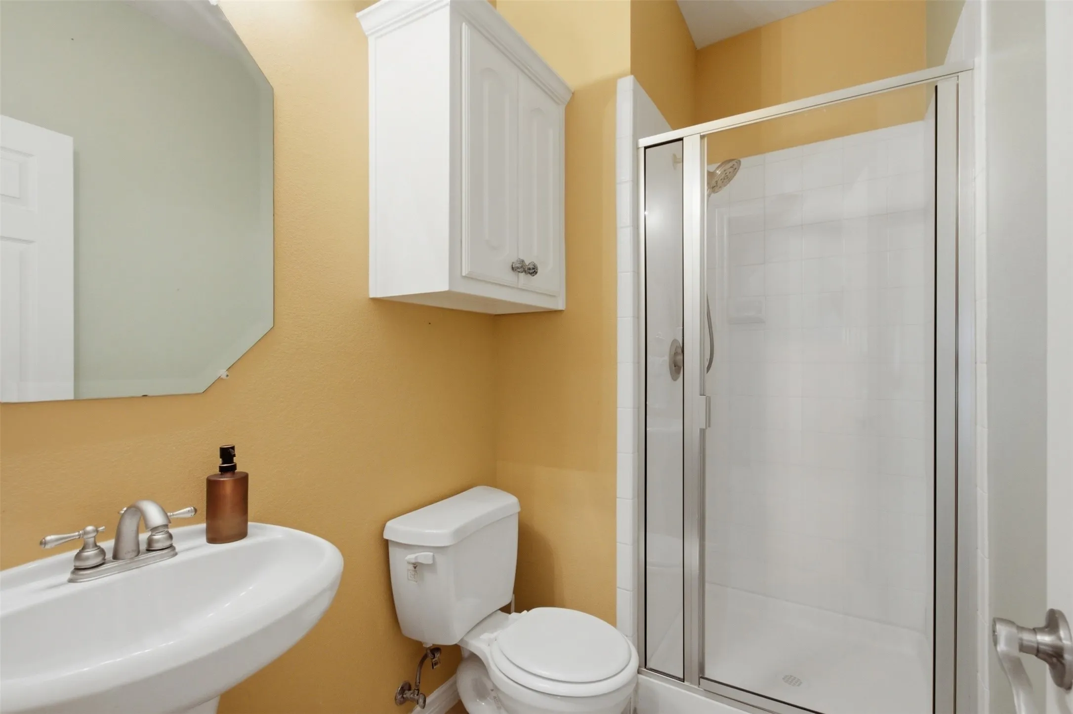 Single Family Residence For Sale in Tarrant County , 4806 Fitzgerald Drive, Mansfield, Texas 76063, 7 Bedroom, 4 Bathroom, 2 Garage spaces, 4,249 Sqft, built in 2006, mls#21367373, Real Estate Agent in Mansfield, Homes For Sale in Tarrant county, Homes For Sale in Mansfield, Realtor in Mansfield Texas, Real Estate Brokerage Independent Realty Texas, Luminita Cordes Realtor