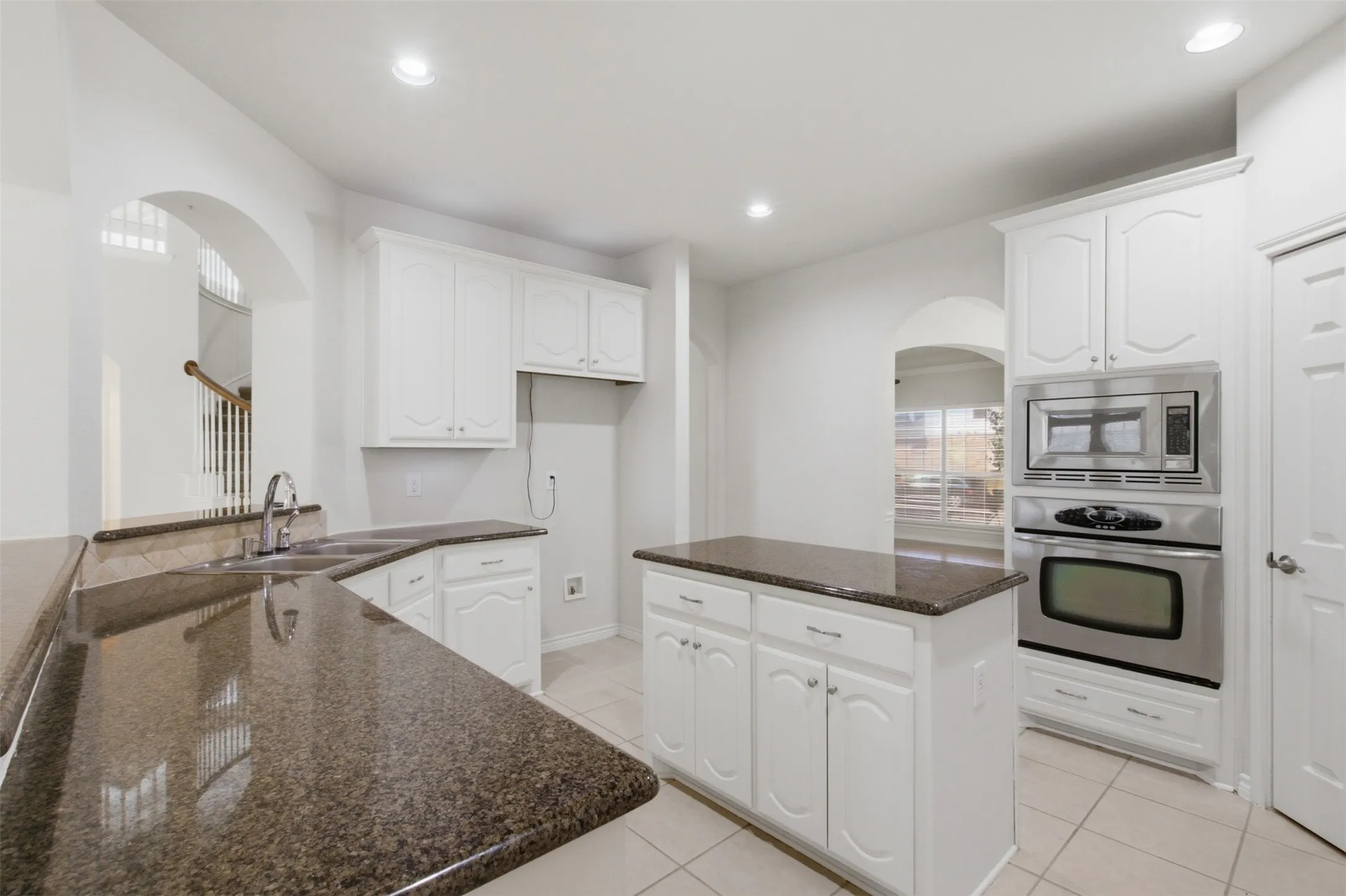 Single Family Residence For Sale in Tarrant County , 4806 Fitzgerald Drive, Mansfield, Texas 76063, 7 Bedroom, 4 Bathroom, 2 Garage spaces, 4,249 Sqft, built in 2006, mls#21367373, Real Estate Agent in Mansfield, Homes For Sale in Tarrant county, Homes For Sale in Mansfield, Realtor in Mansfield Texas, Real Estate Brokerage Independent Realty Texas, Luminita Cordes Realtor