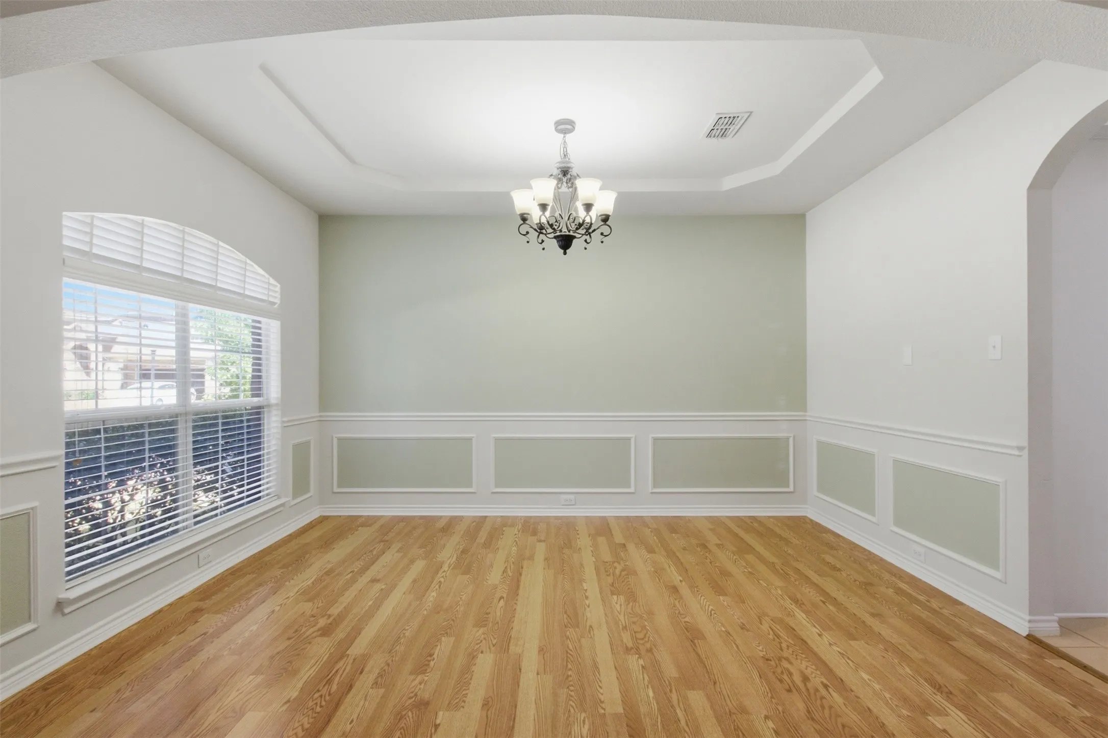 Single Family Residence For Sale in Tarrant County , 4806 Fitzgerald Drive, Mansfield, Texas 76063, 7 Bedroom, 4 Bathroom, 2 Garage spaces, 4,249 Sqft, built in 2006, mls#21367373, Real Estate Agent in Mansfield, Homes For Sale in Tarrant county, Homes For Sale in Mansfield, Realtor in Mansfield Texas, Real Estate Brokerage Independent Realty Texas, Luminita Cordes Realtor
