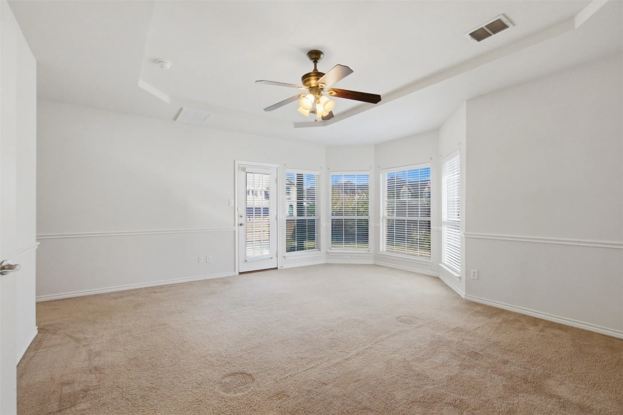 Single Family Residence For Sale in Tarrant County , 4806 Fitzgerald Drive, Mansfield, Texas 76063, 7 Bedroom, 4 Bathroom, 2 Garage spaces, 4,249 Sqft, built in 2006, mls#21367373, Real Estate Agent in Mansfield, Homes For Sale in Tarrant county, Homes For Sale in Mansfield, Realtor in Mansfield Texas, Real Estate Brokerage Independent Realty Texas, Luminita Cordes Realtor