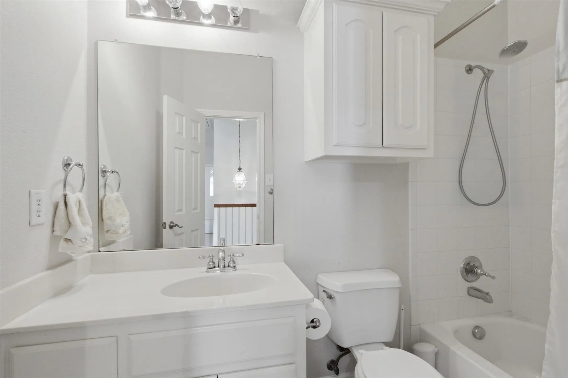 Single Family Residence For Sale in Tarrant County , 4806 Fitzgerald Drive, Mansfield, Texas 76063, 7 Bedroom, 4 Bathroom, 2 Garage spaces, 4,249 Sqft, built in 2006, mls#21367373, Real Estate Agent in Mansfield, Homes For Sale in Tarrant county, Homes For Sale in Mansfield, Realtor in Mansfield Texas, Real Estate Brokerage Independent Realty Texas, Luminita Cordes Realtor