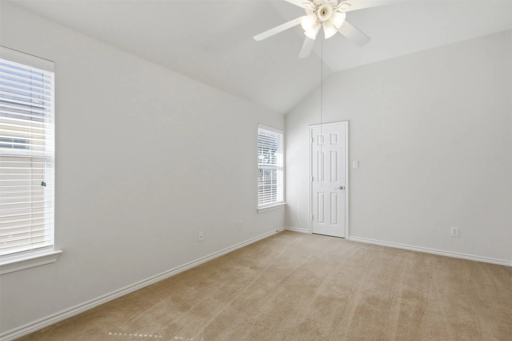 Single Family Residence For Sale in Tarrant County , 4806 Fitzgerald Drive, Mansfield, Texas 76063, 7 Bedroom, 4 Bathroom, 2 Garage spaces, 4,249 Sqft, built in 2006, mls#21367373, Real Estate Agent in Mansfield, Homes For Sale in Tarrant county, Homes For Sale in Mansfield, Realtor in Mansfield Texas, Real Estate Brokerage Independent Realty Texas, Luminita Cordes Realtor
