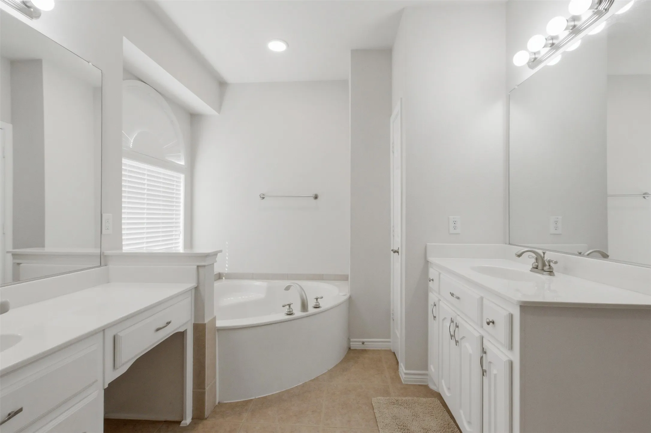 Single Family Residence For Sale in Tarrant County , 4806 Fitzgerald Drive, Mansfield, Texas 76063, 7 Bedroom, 4 Bathroom, 2 Garage spaces, 4,249 Sqft, built in 2006, mls#21367373, Real Estate Agent in Mansfield, Homes For Sale in Tarrant county, Homes For Sale in Mansfield, Realtor in Mansfield Texas, Real Estate Brokerage Independent Realty Texas, Luminita Cordes Realtor
