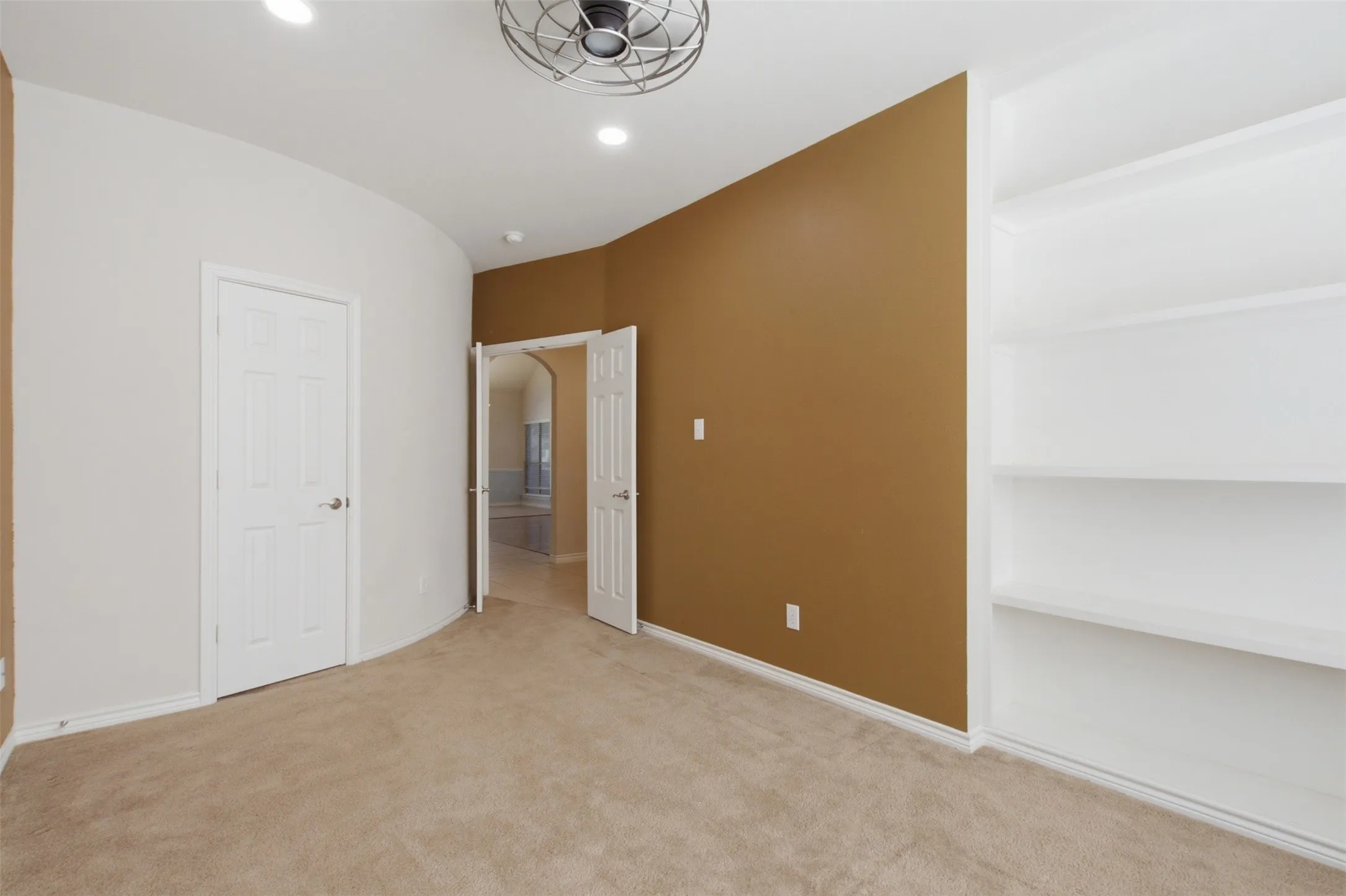 Single Family Residence For Sale in Tarrant County , 4806 Fitzgerald Drive, Mansfield, Texas 76063, 7 Bedroom, 4 Bathroom, 2 Garage spaces, 4,249 Sqft, built in 2006, mls#21367373, Real Estate Agent in Mansfield, Homes For Sale in Tarrant county, Homes For Sale in Mansfield, Realtor in Mansfield Texas, Real Estate Brokerage Independent Realty Texas, Luminita Cordes Realtor
