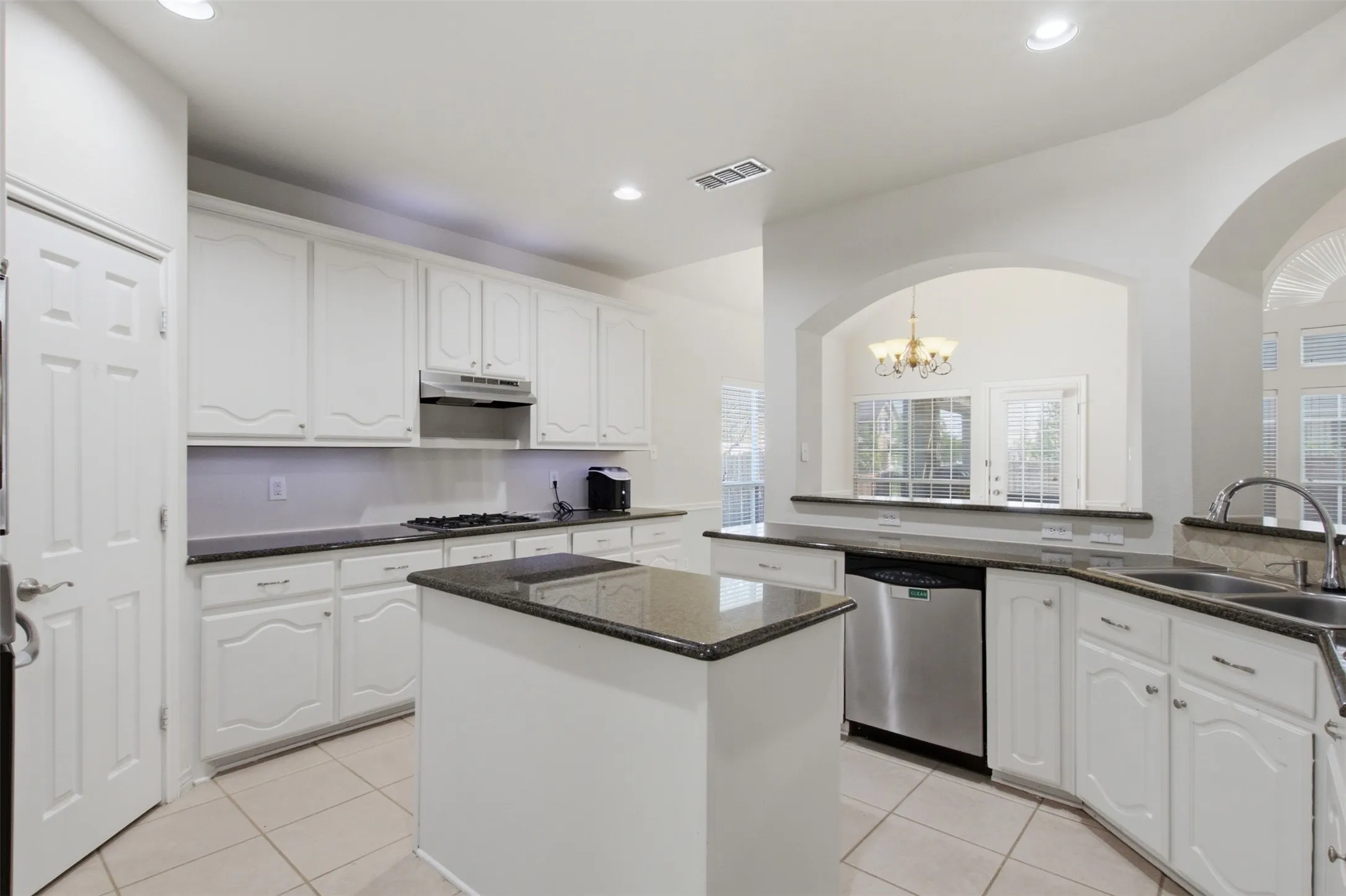 Single Family Residence For Sale in Tarrant County , 4806 Fitzgerald Drive, Mansfield, Texas 76063, 7 Bedroom, 4 Bathroom, 2 Garage spaces, 4,249 Sqft, built in 2006, mls#21367373, Real Estate Agent in Mansfield, Homes For Sale in Tarrant county, Homes For Sale in Mansfield, Realtor in Mansfield Texas, Real Estate Brokerage Independent Realty Texas, Luminita Cordes Realtor