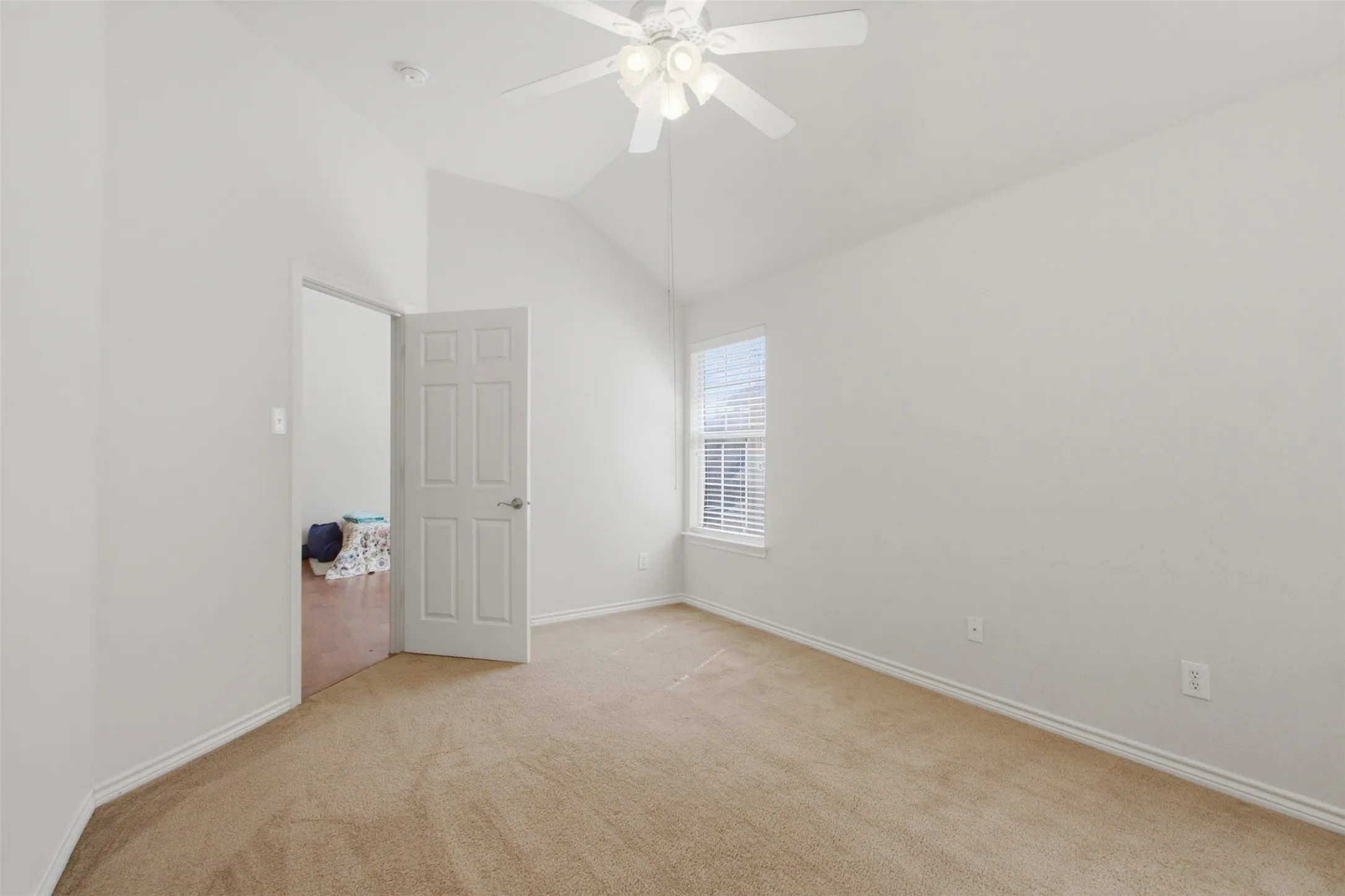 Single Family Residence For Sale in Tarrant County , 4806 Fitzgerald Drive, Mansfield, Texas 76063, 7 Bedroom, 4 Bathroom, 2 Garage spaces, 4,249 Sqft, built in 2006, mls#21367373, Real Estate Agent in Mansfield, Homes For Sale in Tarrant county, Homes For Sale in Mansfield, Realtor in Mansfield Texas, Real Estate Brokerage Independent Realty Texas, Luminita Cordes Realtor