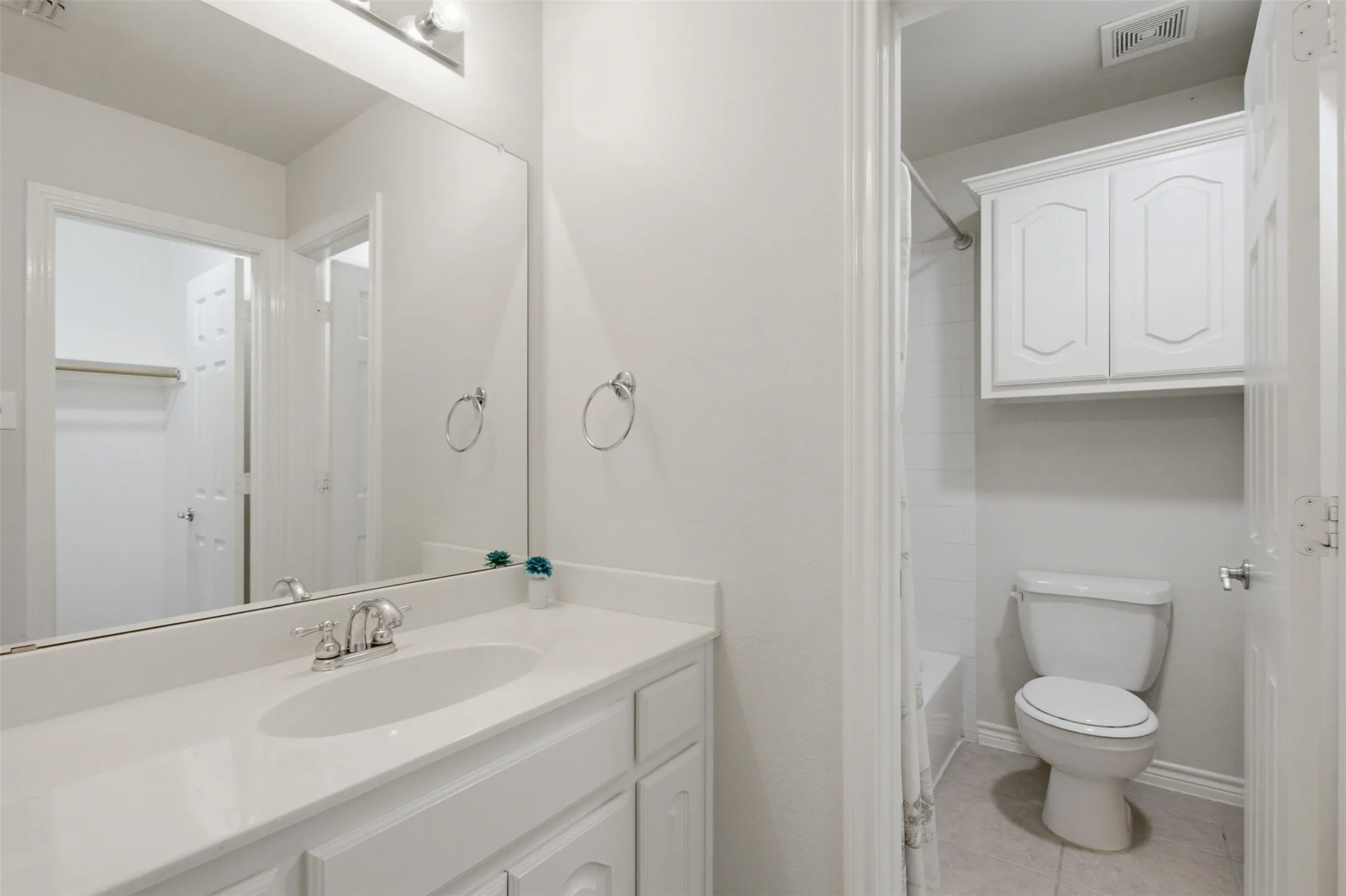 Single Family Residence For Sale in Tarrant County , 4806 Fitzgerald Drive, Mansfield, Texas 76063, 7 Bedroom, 4 Bathroom, 2 Garage spaces, 4,249 Sqft, built in 2006, mls#21367373, Real Estate Agent in Mansfield, Homes For Sale in Tarrant county, Homes For Sale in Mansfield, Realtor in Mansfield Texas, Real Estate Brokerage Independent Realty Texas, Luminita Cordes Realtor