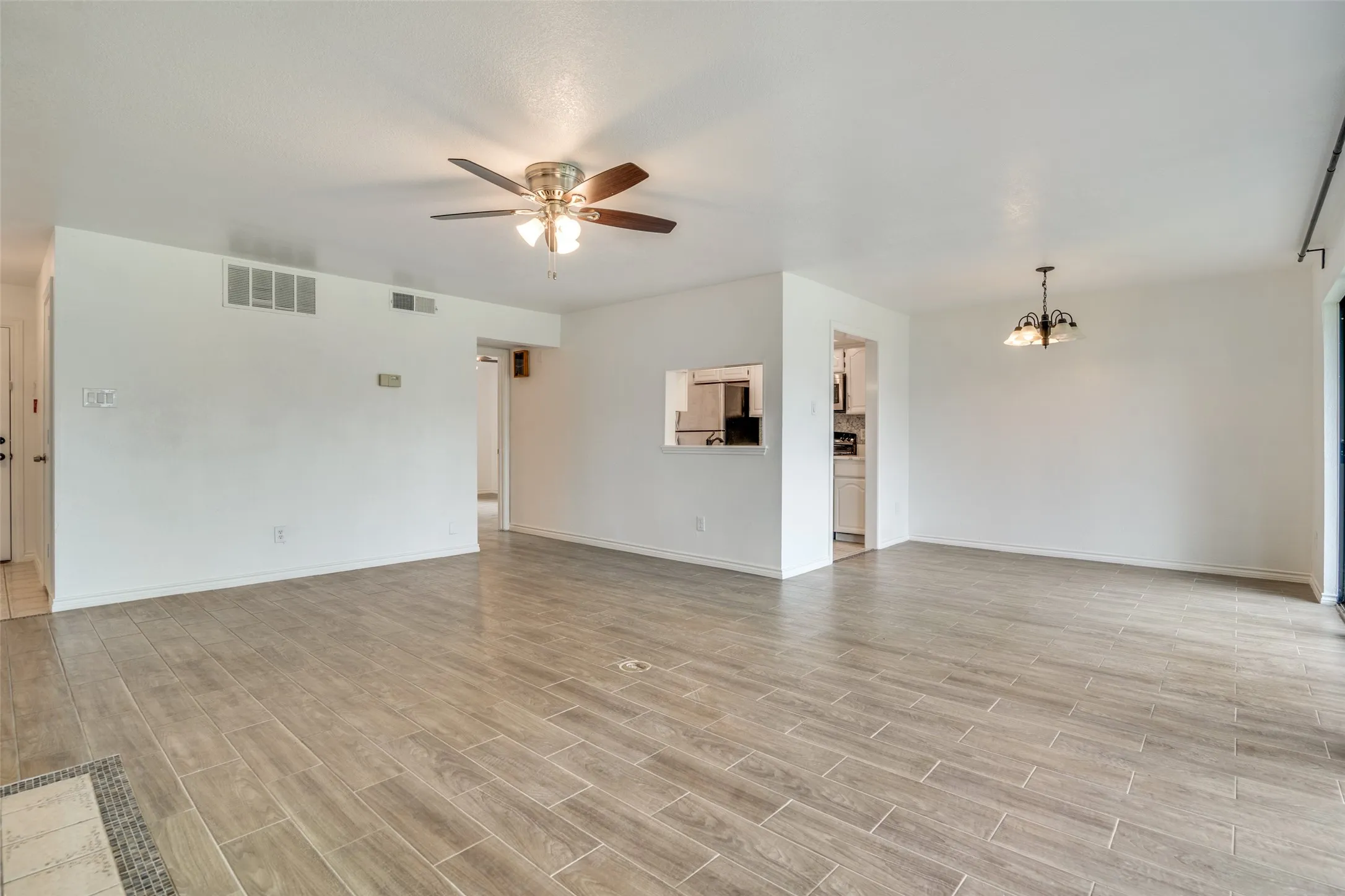 Condominium For Rent in Rockwall County , 1107 Signal Ridge Place, Rockwall, Texas 75032, 2 Bedroom, 2 Bathroom, Garage spaces, 1,185 Sqft, built in 1985, mls#21369732, Real Estate Agent in Rockwall, Homes For Rent in Rockwall county, Homes For Rent in Rockwall, Realtor in Rockwall Texas, Real Estate Brokerage Independent Realty Texas, Luminita Cordes Realtor