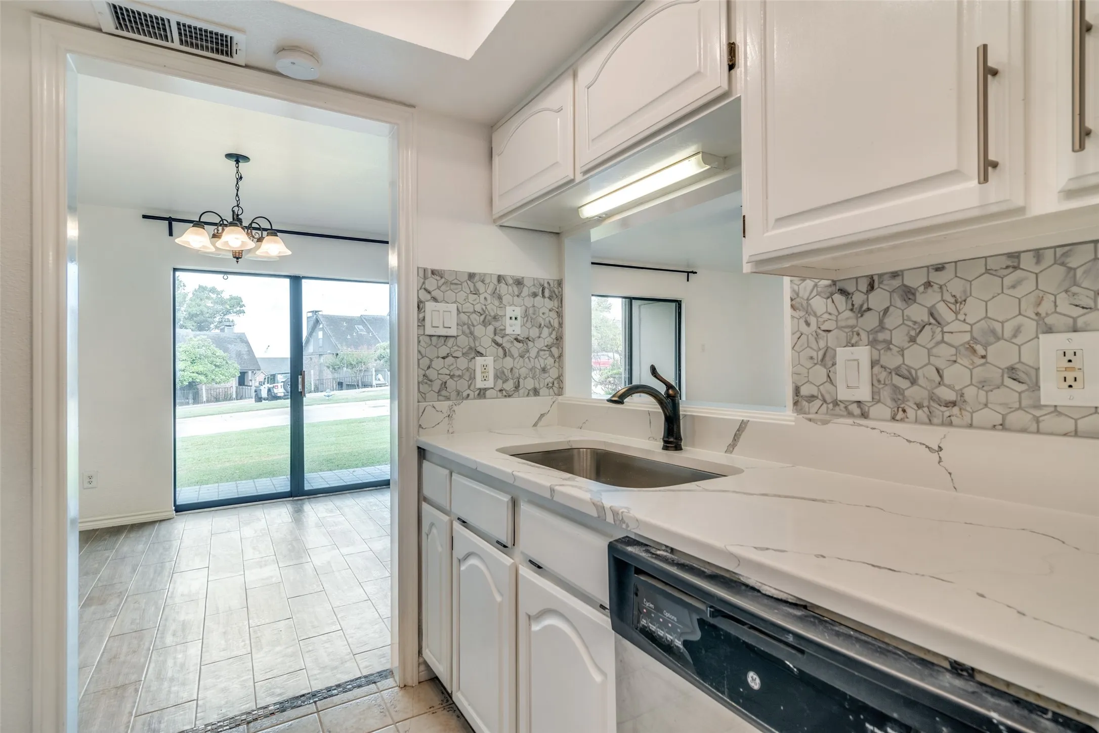 Condominium For Rent in Rockwall County , 1107 Signal Ridge Place, Rockwall, Texas 75032, 2 Bedroom, 2 Bathroom, Garage spaces, 1,185 Sqft, built in 1985, mls#21369732, Real Estate Agent in Rockwall, Homes For Rent in Rockwall county, Homes For Rent in Rockwall, Realtor in Rockwall Texas, Real Estate Brokerage Independent Realty Texas, Luminita Cordes Realtor