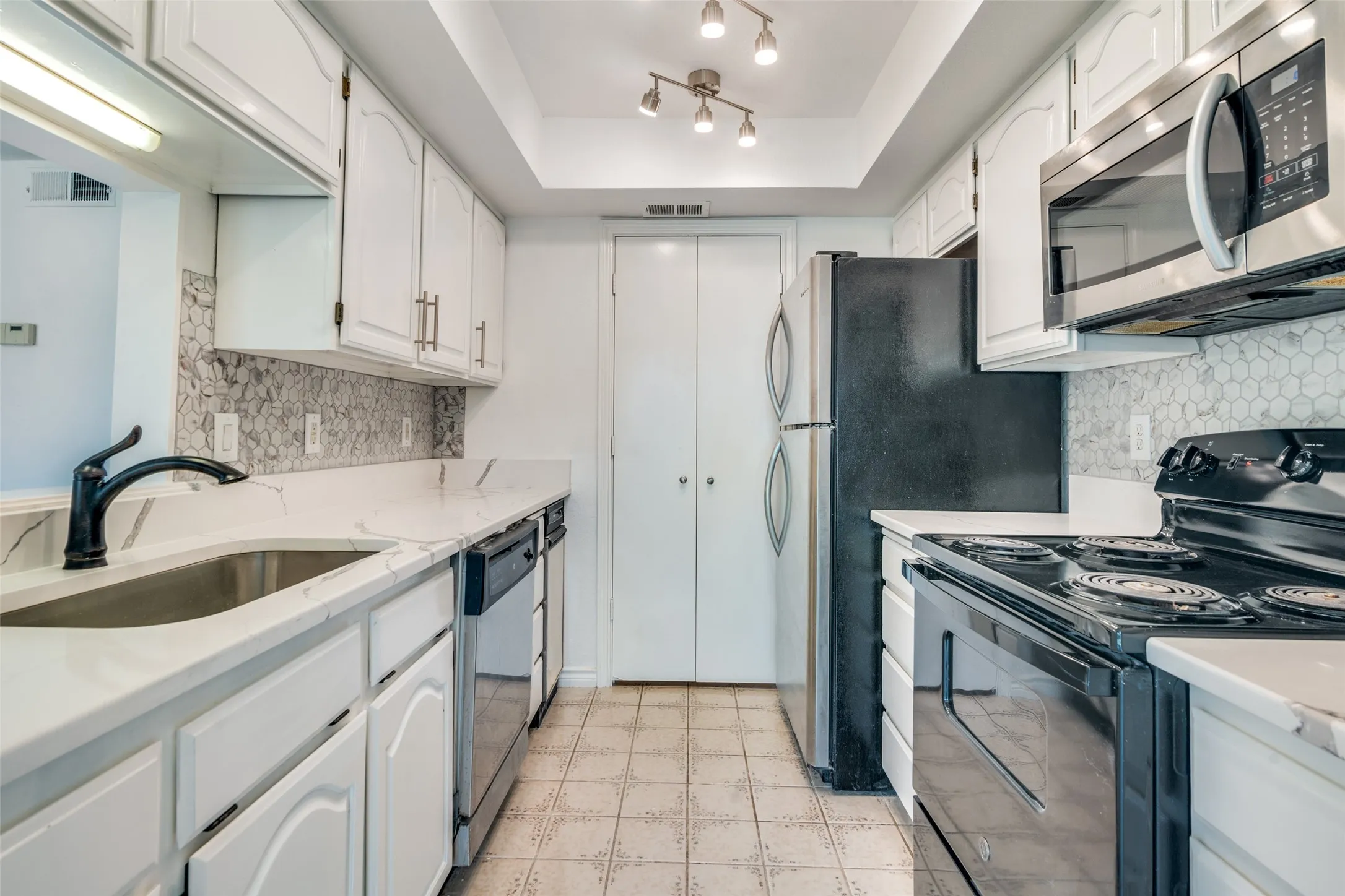 Condominium For Rent in Rockwall County , 1107 Signal Ridge Place, Rockwall, Texas 75032, 2 Bedroom, 2 Bathroom, Garage spaces, 1,185 Sqft, built in 1985, mls#21369732, Real Estate Agent in Rockwall, Homes For Rent in Rockwall county, Homes For Rent in Rockwall, Realtor in Rockwall Texas, Real Estate Brokerage Independent Realty Texas, Luminita Cordes Realtor