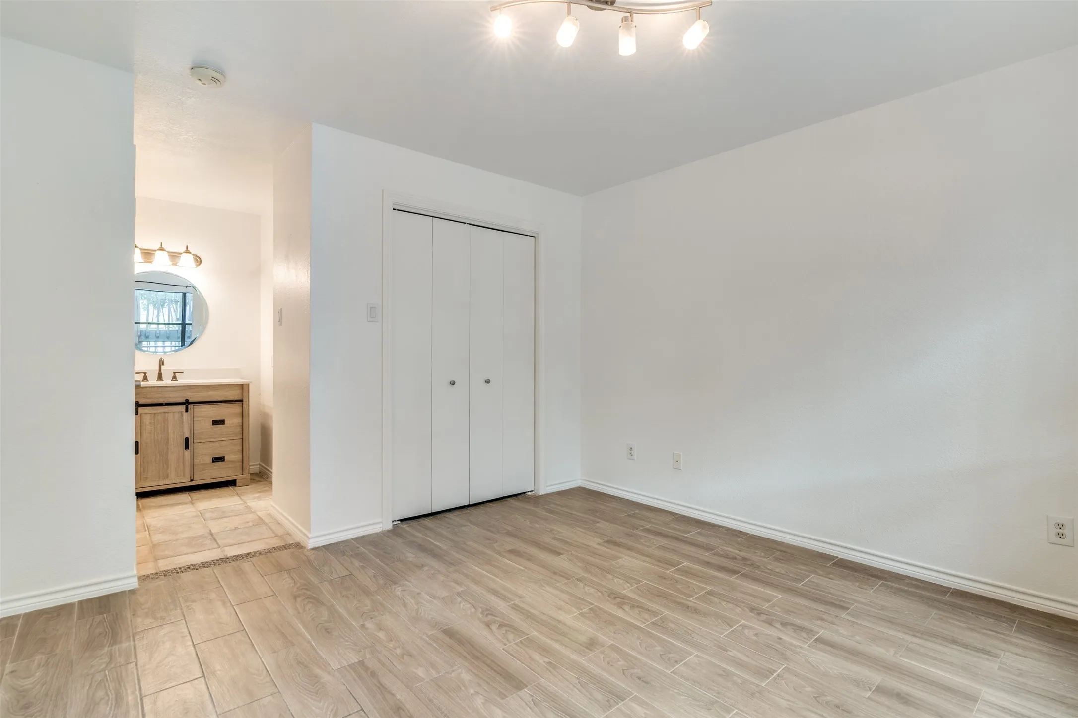 Condominium For Rent in Rockwall County , 1107 Signal Ridge Place, Rockwall, Texas 75032, 2 Bedroom, 2 Bathroom, Garage spaces, 1,185 Sqft, built in 1985, mls#21369732, Real Estate Agent in Rockwall, Homes For Rent in Rockwall county, Homes For Rent in Rockwall, Realtor in Rockwall Texas, Real Estate Brokerage Independent Realty Texas, Luminita Cordes Realtor