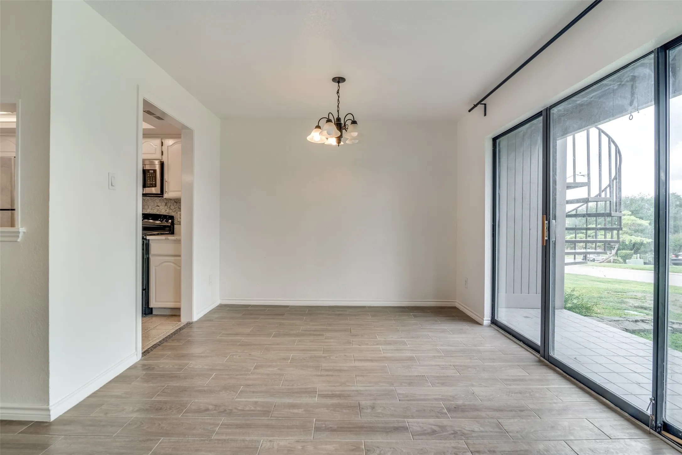 Condominium For Rent in Rockwall County , 1107 Signal Ridge Place, Rockwall, Texas 75032, 2 Bedroom, 2 Bathroom, Garage spaces, 1,185 Sqft, built in 1985, mls#21369732, Real Estate Agent in Rockwall, Homes For Rent in Rockwall county, Homes For Rent in Rockwall, Realtor in Rockwall Texas, Real Estate Brokerage Independent Realty Texas, Luminita Cordes Realtor