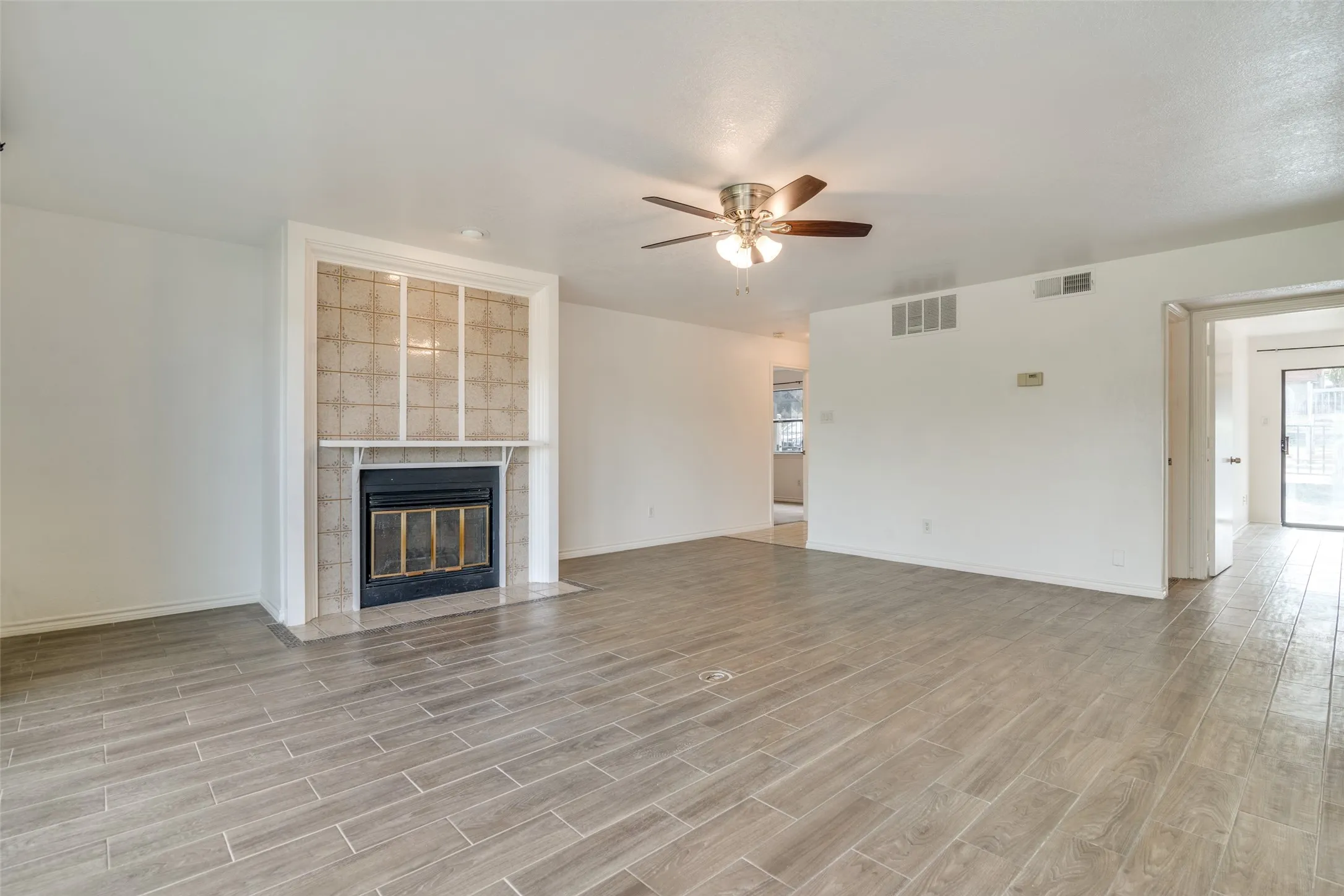Condominium For Rent in Rockwall County , 1107 Signal Ridge Place, Rockwall, Texas 75032, 2 Bedroom, 2 Bathroom, Garage spaces, 1,185 Sqft, built in 1985, mls#21369732, Real Estate Agent in Rockwall, Homes For Rent in Rockwall county, Homes For Rent in Rockwall, Realtor in Rockwall Texas, Real Estate Brokerage Independent Realty Texas, Luminita Cordes Realtor