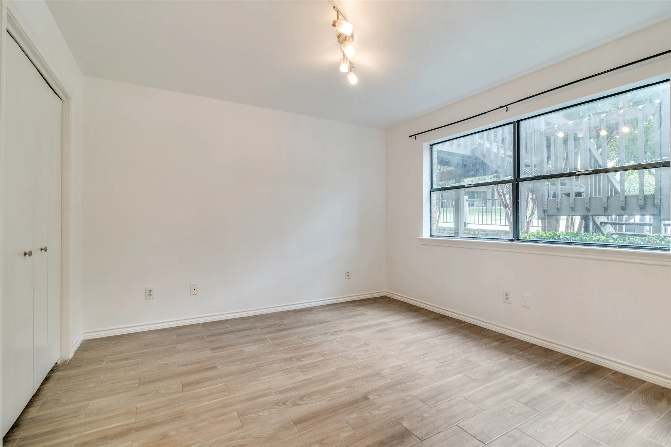Condominium For Rent in Rockwall County , 1107 Signal Ridge Place, Rockwall, Texas 75032, 2 Bedroom, 2 Bathroom, Garage spaces, 1,185 Sqft, built in 1985, mls#21369732, Real Estate Agent in Rockwall, Homes For Rent in Rockwall county, Homes For Rent in Rockwall, Realtor in Rockwall Texas, Real Estate Brokerage Independent Realty Texas, Luminita Cordes Realtor