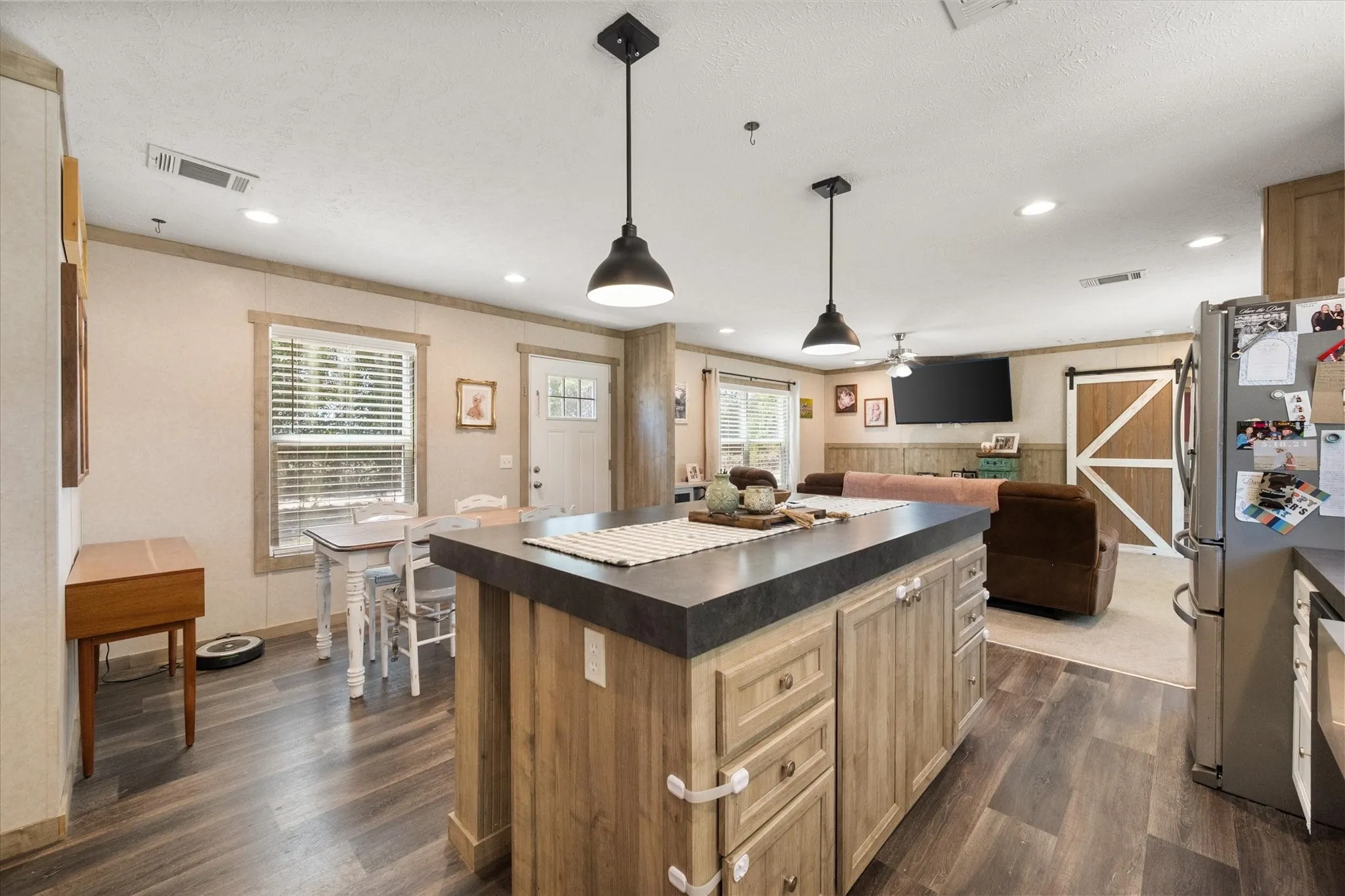 Manufactured Home For Sale in Freestone County , 184 Fcr 941, Teague, Texas 75860, 3 Bedroom, 2 Bathroom, 3 Garage spaces, 1,368 Sqft, built in 2020, mls#21368643, Real Estate Agent in Teague, Homes For Sale in Freestone county, Homes For Sale in Teague, Realtor in Teague Texas, Real Estate Brokerage Independent Realty Texas, Luminita Cordes Realtor
