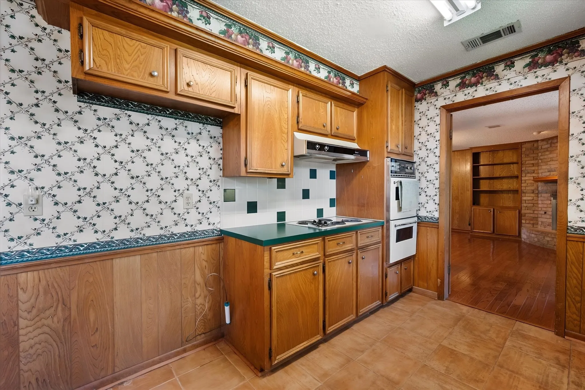 Single Family Residence For Sale in Navarro County , 313 Wesley, Corsicana, Texas 75110, 3 Bedroom, 2 Bathroom, 2 Garage spaces, 1,503 Sqft, built in 1979, mls#21339917, Real Estate Agent in Corsicana, Homes For Sale in Navarro county, Homes For Sale in Corsicana, Realtor in Corsicana Texas, Real Estate Brokerage Independent Realty Texas, Luminita Cordes Realtor