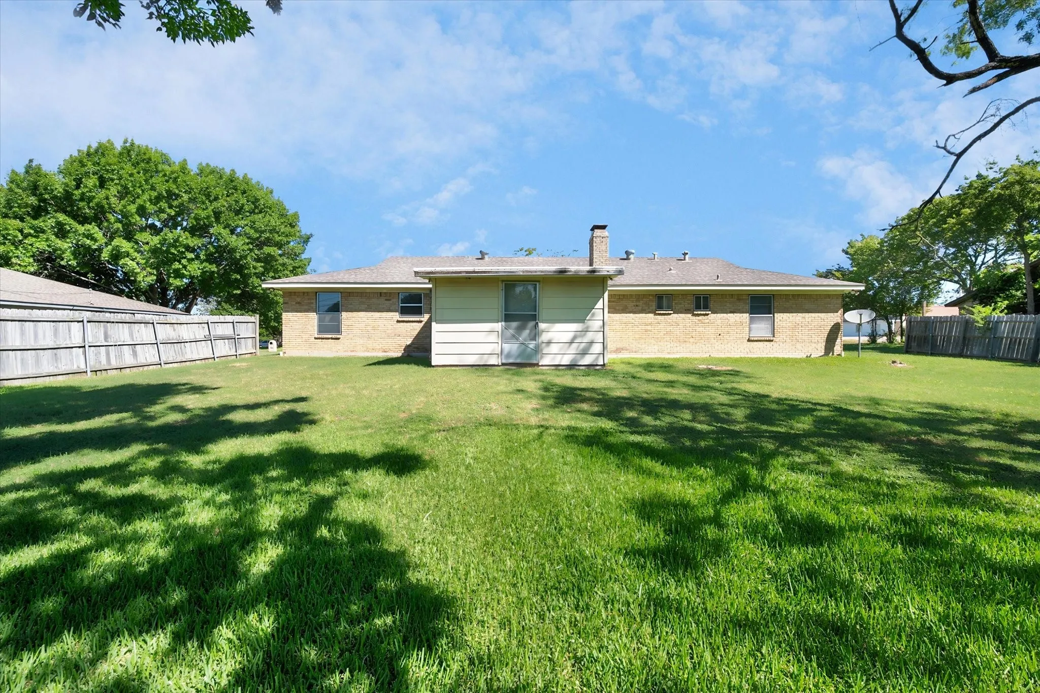 Single Family Residence For Sale in Navarro County , 313 Wesley, Corsicana, Texas 75110, 3 Bedroom, 2 Bathroom, 2 Garage spaces, 1,503 Sqft, built in 1979, mls#21339917, Real Estate Agent in Corsicana, Homes For Sale in Navarro county, Homes For Sale in Corsicana, Realtor in Corsicana Texas, Real Estate Brokerage Independent Realty Texas, Luminita Cordes Realtor