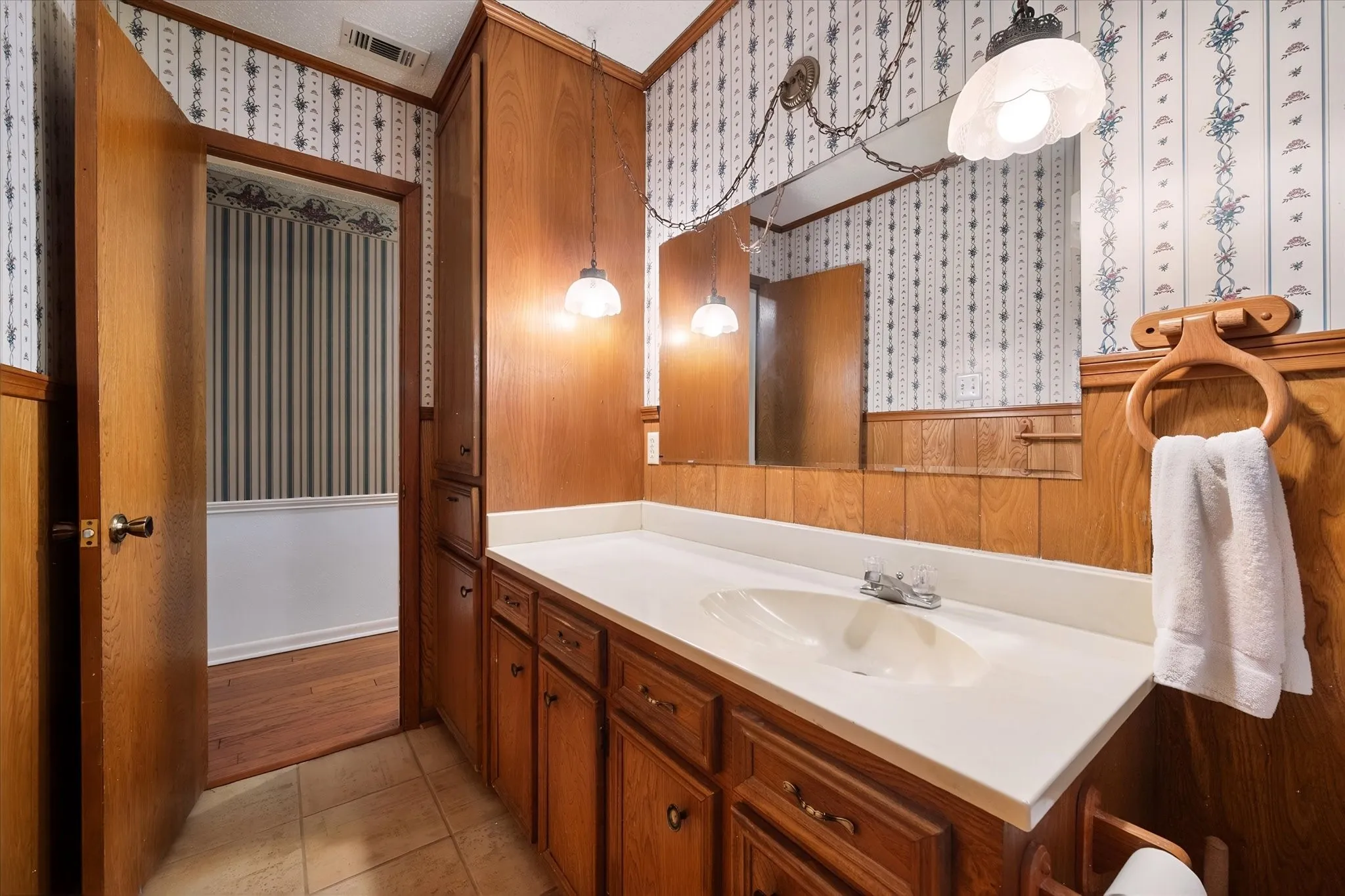 Single Family Residence For Sale in Navarro County , 313 Wesley, Corsicana, Texas 75110, 3 Bedroom, 2 Bathroom, 2 Garage spaces, 1,503 Sqft, built in 1979, mls#21339917, Real Estate Agent in Corsicana, Homes For Sale in Navarro county, Homes For Sale in Corsicana, Realtor in Corsicana Texas, Real Estate Brokerage Independent Realty Texas, Luminita Cordes Realtor