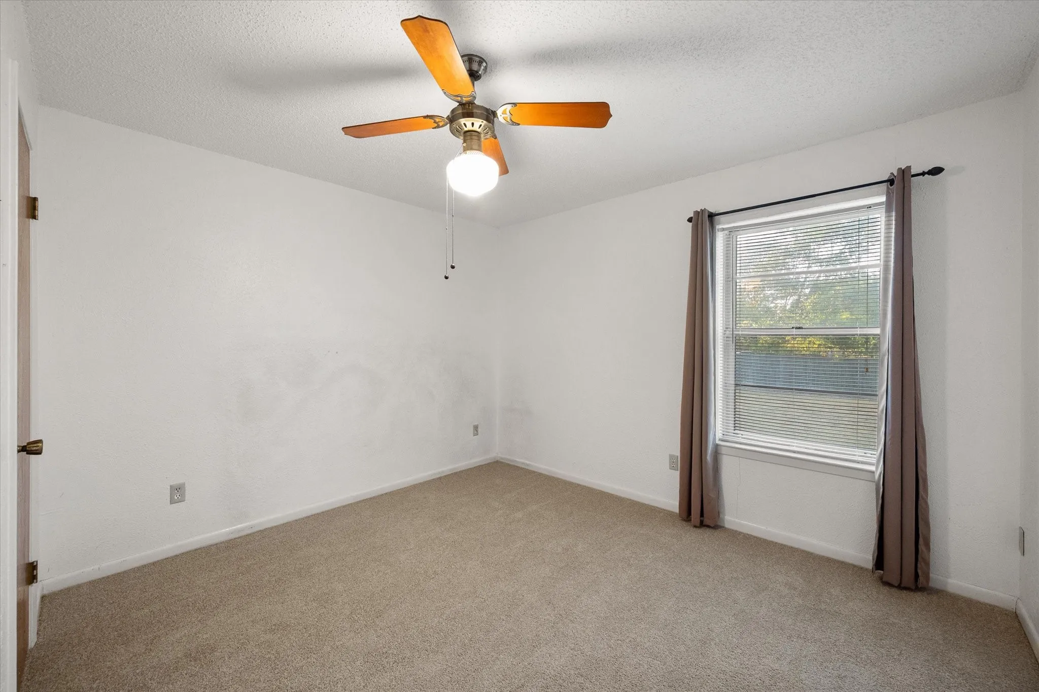 Single Family Residence For Sale in Navarro County , 313 Wesley, Corsicana, Texas 75110, 3 Bedroom, 2 Bathroom, 2 Garage spaces, 1,503 Sqft, built in 1979, mls#21339917, Real Estate Agent in Corsicana, Homes For Sale in Navarro county, Homes For Sale in Corsicana, Realtor in Corsicana Texas, Real Estate Brokerage Independent Realty Texas, Luminita Cordes Realtor