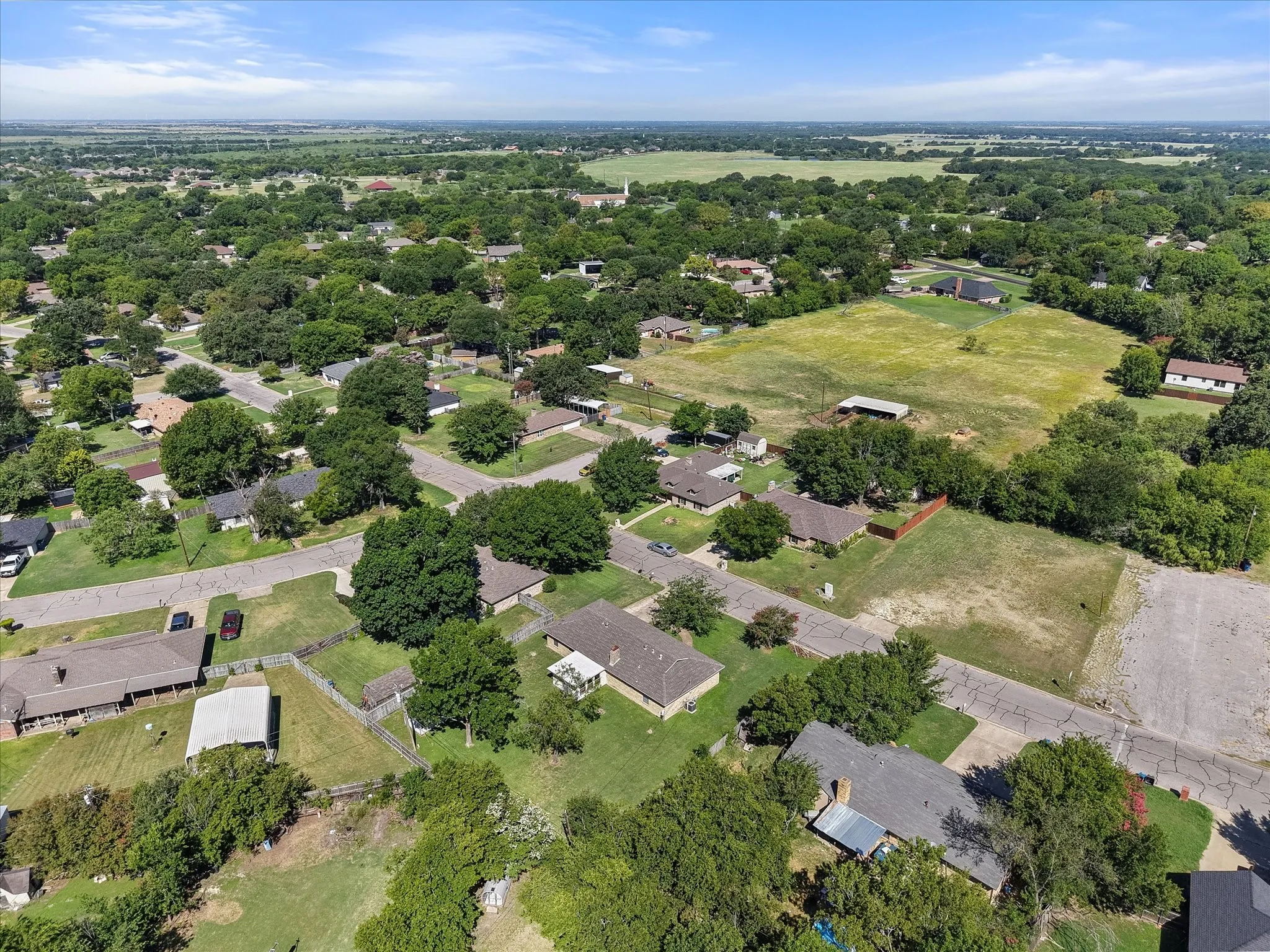 Single Family Residence For Sale in Navarro County , 313 Wesley, Corsicana, Texas 75110, 3 Bedroom, 2 Bathroom, 2 Garage spaces, 1,503 Sqft, built in 1979, mls#21339917, Real Estate Agent in Corsicana, Homes For Sale in Navarro county, Homes For Sale in Corsicana, Realtor in Corsicana Texas, Real Estate Brokerage Independent Realty Texas, Luminita Cordes Realtor