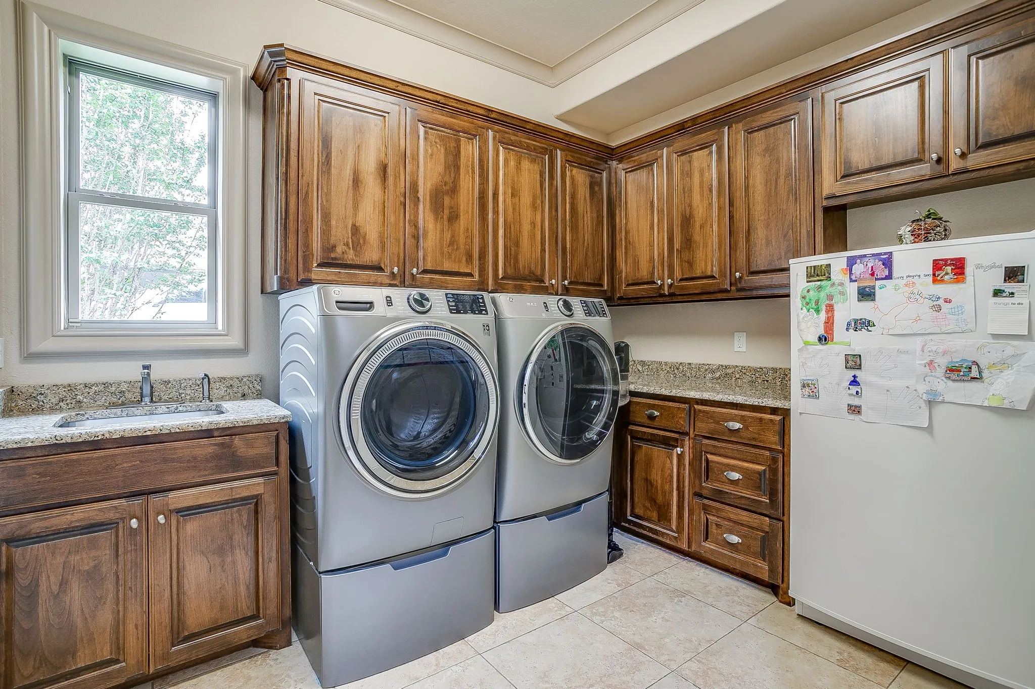 Single Family Residence For Sale in Hood County , 7101 Westover Drive, Granbury, Texas 76049, 3 Bedroom, 4 Bathroom, 2 Garage spaces, 3,034 Sqft, built in 2014, mls#21365704, Real Estate Agent in Granbury, Homes For Sale in Hood county, Homes For Sale in Granbury, Realtor in Granbury Texas, Real Estate Brokerage Independent Realty Texas, Luminita Cordes Realtor