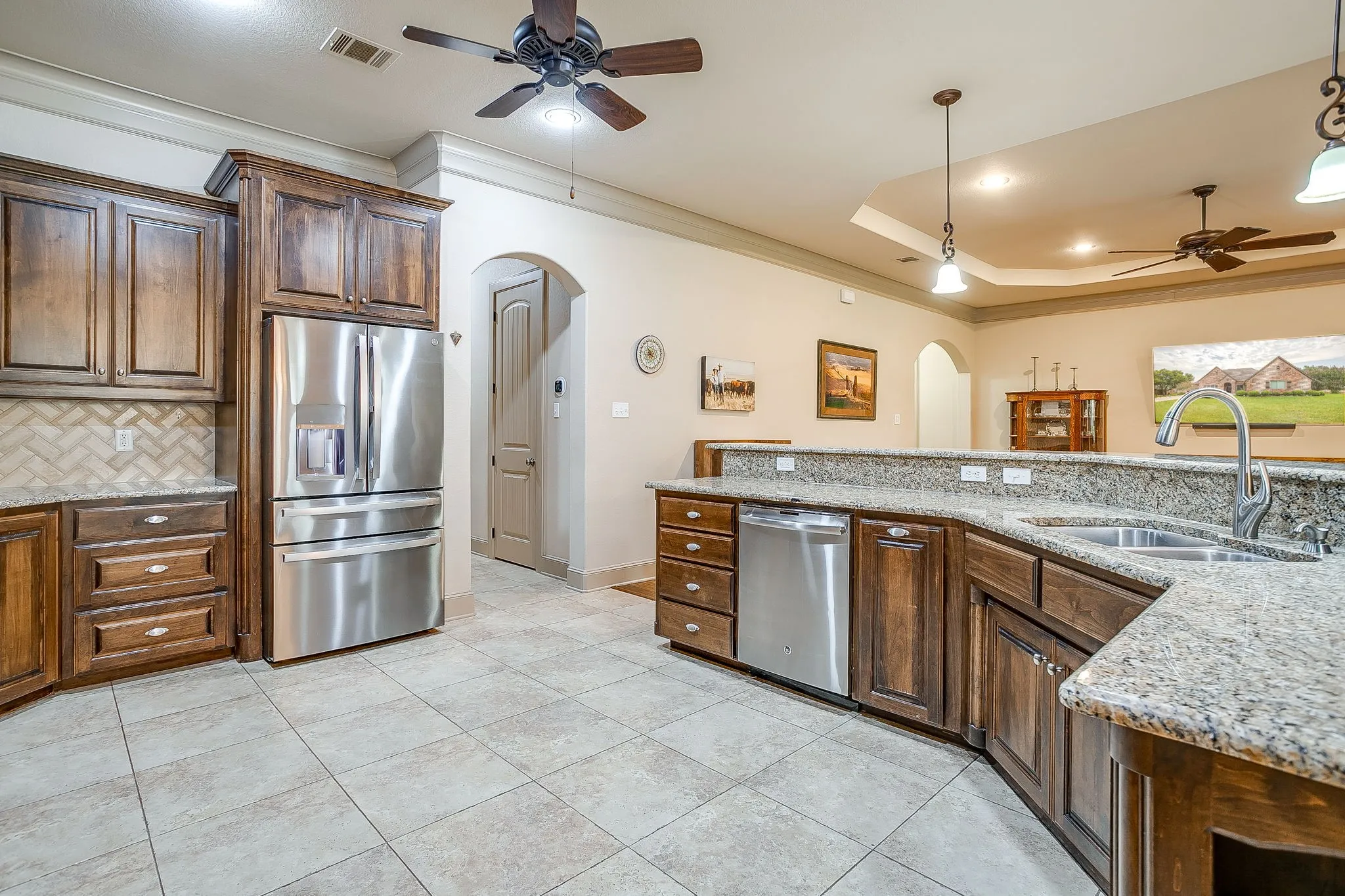 Single Family Residence For Sale in Hood County , 7101 Westover Drive, Granbury, Texas 76049, 3 Bedroom, 4 Bathroom, 2 Garage spaces, 3,034 Sqft, built in 2014, mls#21365704, Real Estate Agent in Granbury, Homes For Sale in Hood county, Homes For Sale in Granbury, Realtor in Granbury Texas, Real Estate Brokerage Independent Realty Texas, Luminita Cordes Realtor