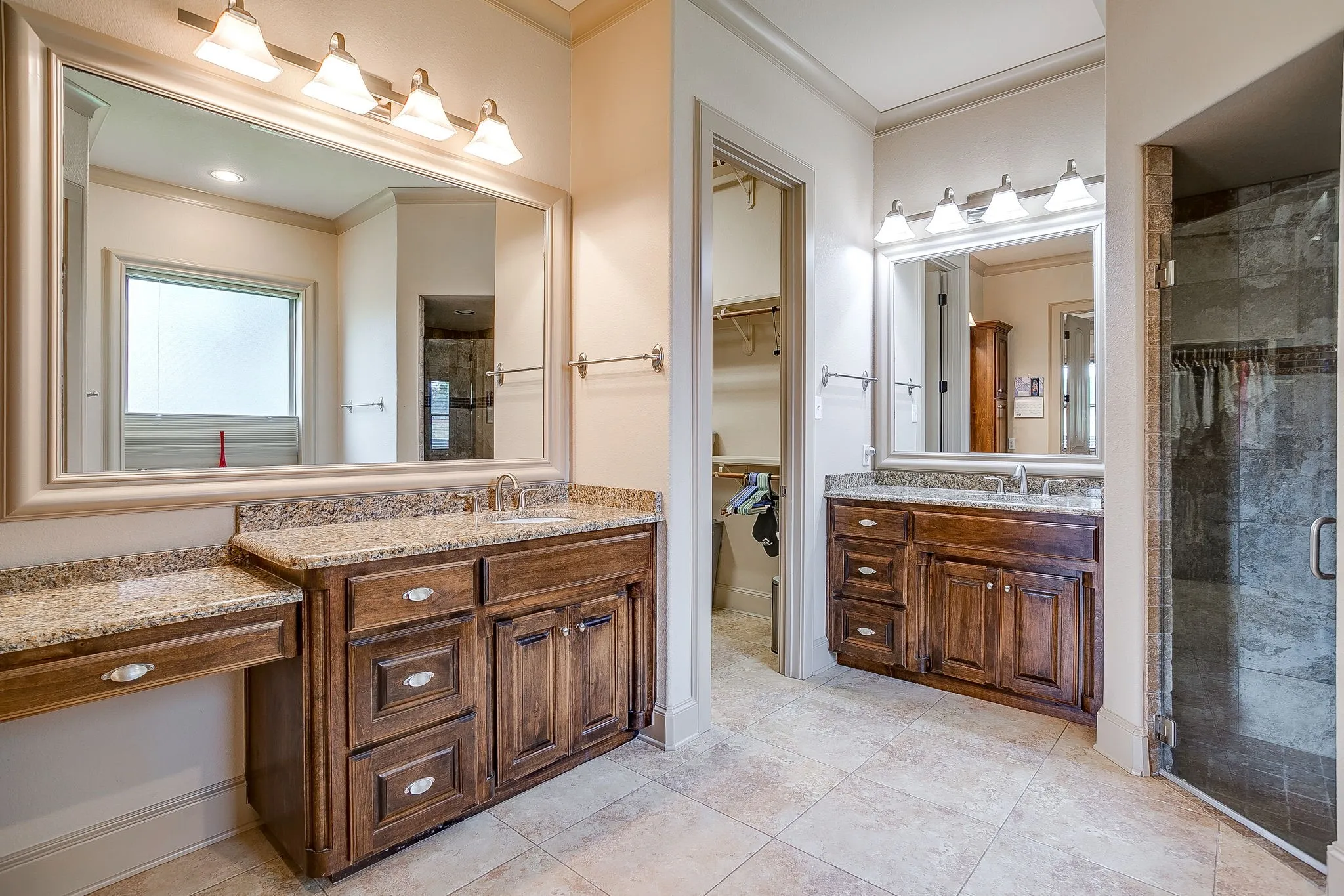 Single Family Residence For Sale in Hood County , 7101 Westover Drive, Granbury, Texas 76049, 3 Bedroom, 4 Bathroom, 2 Garage spaces, 3,034 Sqft, built in 2014, mls#21365704, Real Estate Agent in Granbury, Homes For Sale in Hood county, Homes For Sale in Granbury, Realtor in Granbury Texas, Real Estate Brokerage Independent Realty Texas, Luminita Cordes Realtor