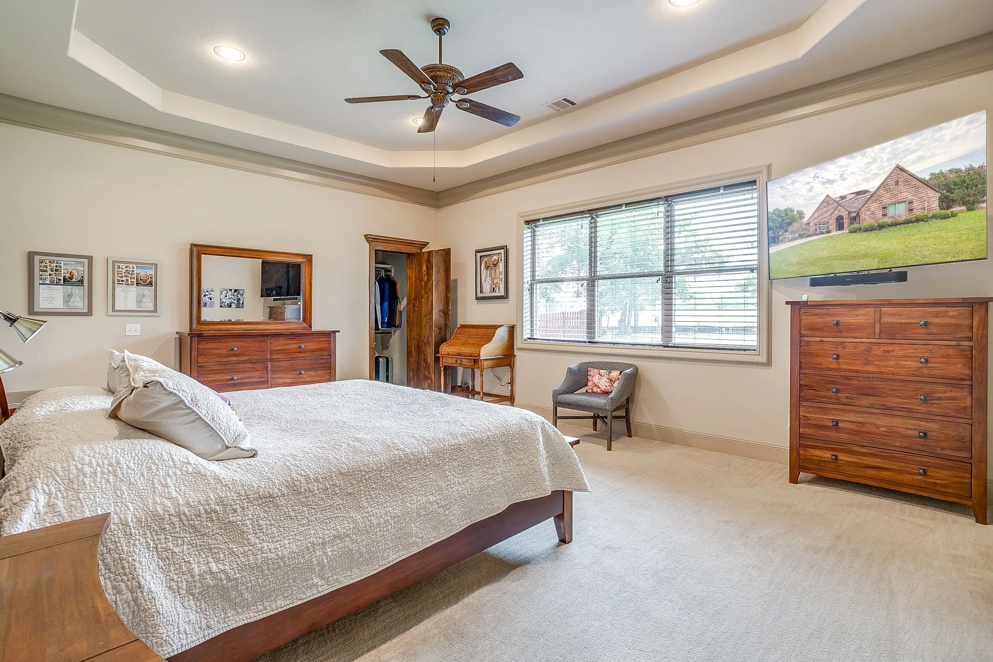 Single Family Residence For Sale in Hood County , 7101 Westover Drive, Granbury, Texas 76049, 3 Bedroom, 4 Bathroom, 2 Garage spaces, 3,034 Sqft, built in 2014, mls#21365704, Real Estate Agent in Granbury, Homes For Sale in Hood county, Homes For Sale in Granbury, Realtor in Granbury Texas, Real Estate Brokerage Independent Realty Texas, Luminita Cordes Realtor