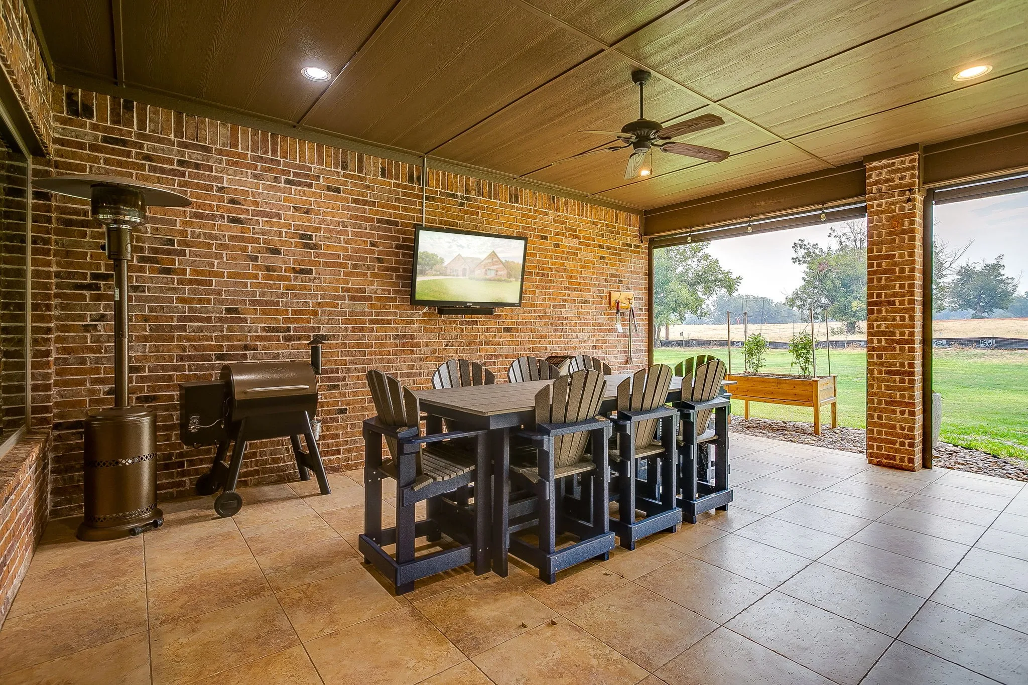 Single Family Residence For Sale in Hood County , 7101 Westover Drive, Granbury, Texas 76049, 3 Bedroom, 4 Bathroom, 2 Garage spaces, 3,034 Sqft, built in 2014, mls#21365704, Real Estate Agent in Granbury, Homes For Sale in Hood county, Homes For Sale in Granbury, Realtor in Granbury Texas, Real Estate Brokerage Independent Realty Texas, Luminita Cordes Realtor