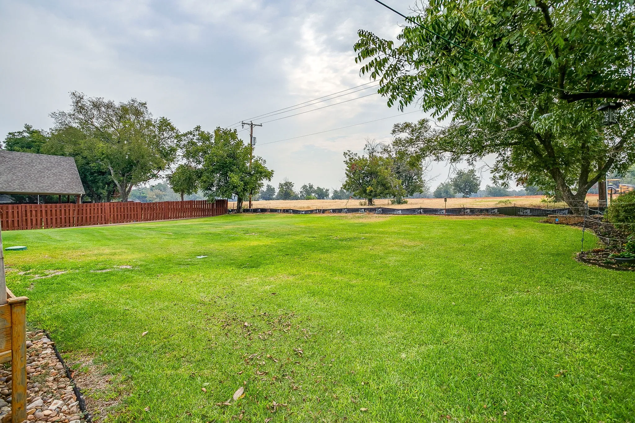Single Family Residence For Sale in Hood County , 7101 Westover Drive, Granbury, Texas 76049, 3 Bedroom, 4 Bathroom, 2 Garage spaces, 3,034 Sqft, built in 2014, mls#21365704, Real Estate Agent in Granbury, Homes For Sale in Hood county, Homes For Sale in Granbury, Realtor in Granbury Texas, Real Estate Brokerage Independent Realty Texas, Luminita Cordes Realtor