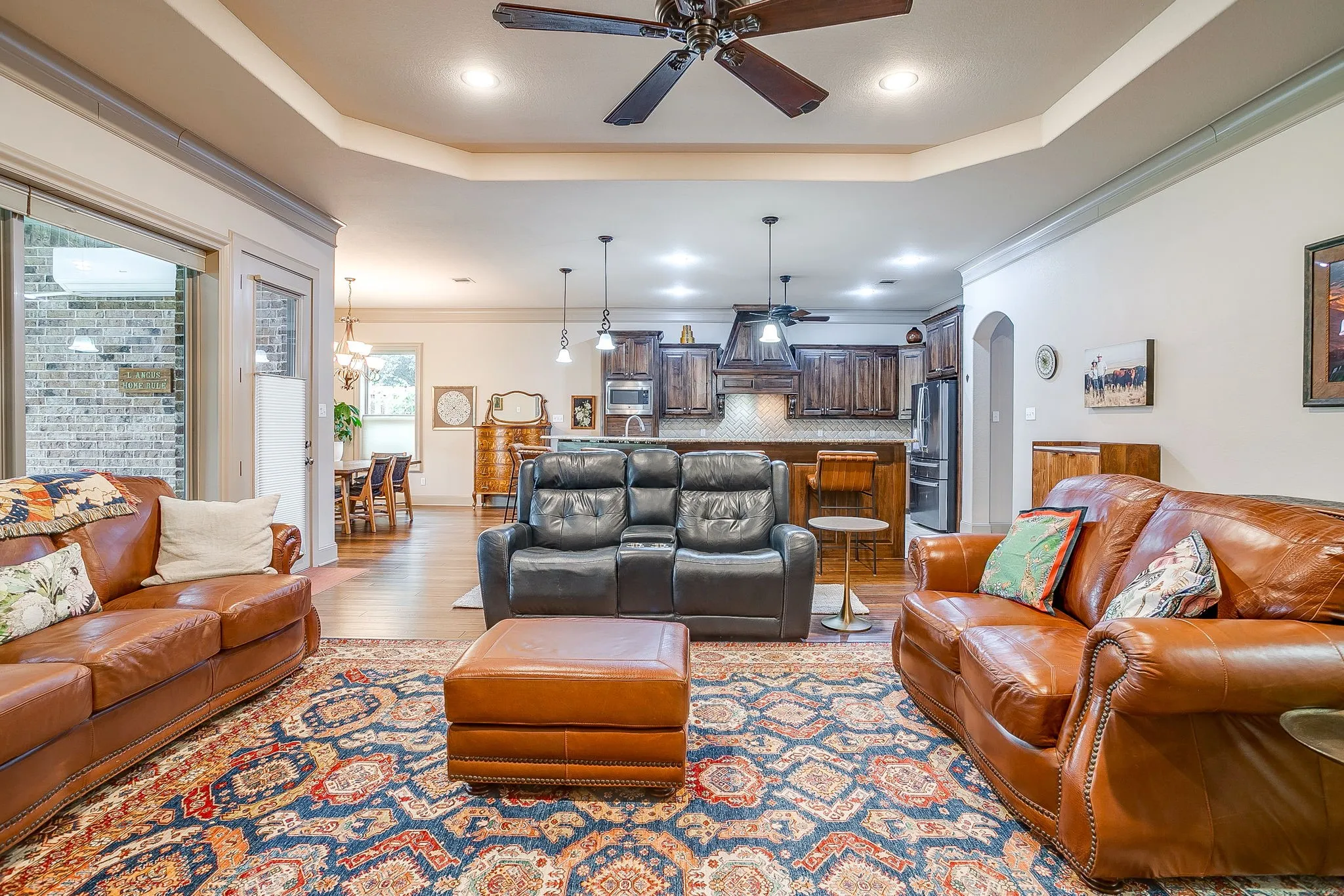 Single Family Residence For Sale in Hood County , 7101 Westover Drive, Granbury, Texas 76049, 3 Bedroom, 4 Bathroom, 2 Garage spaces, 3,034 Sqft, built in 2014, mls#21365704, Real Estate Agent in Granbury, Homes For Sale in Hood county, Homes For Sale in Granbury, Realtor in Granbury Texas, Real Estate Brokerage Independent Realty Texas, Luminita Cordes Realtor