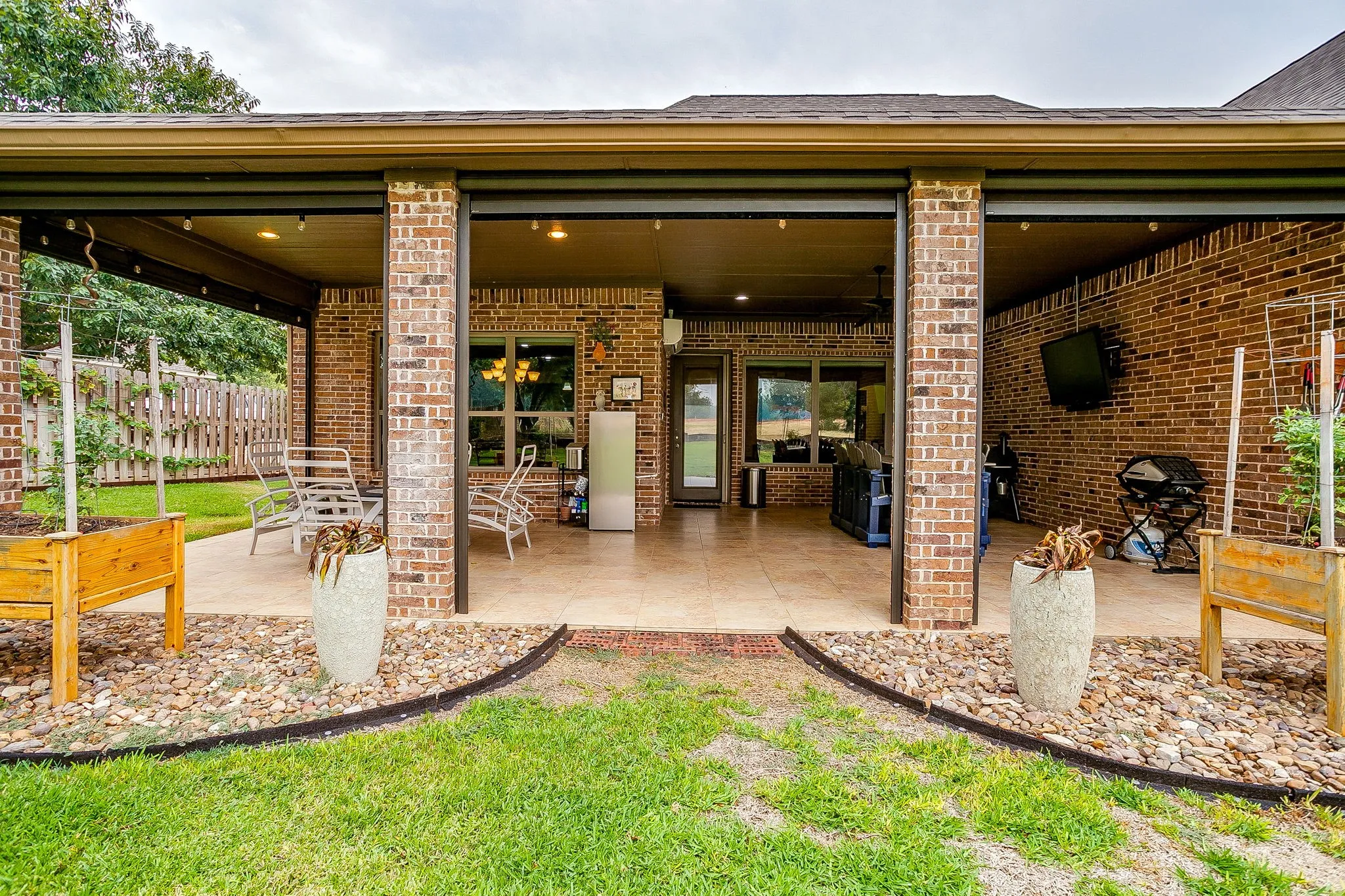 Single Family Residence For Sale in Hood County , 7101 Westover Drive, Granbury, Texas 76049, 3 Bedroom, 4 Bathroom, 2 Garage spaces, 3,034 Sqft, built in 2014, mls#21365704, Real Estate Agent in Granbury, Homes For Sale in Hood county, Homes For Sale in Granbury, Realtor in Granbury Texas, Real Estate Brokerage Independent Realty Texas, Luminita Cordes Realtor