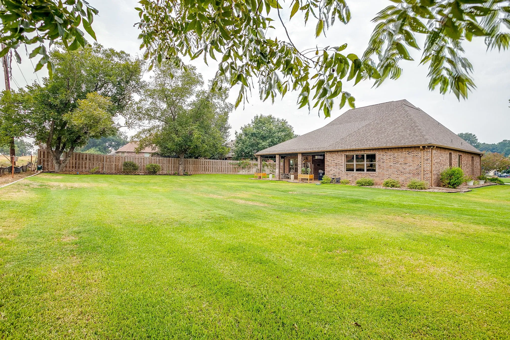 Single Family Residence For Sale in Hood County , 7101 Westover Drive, Granbury, Texas 76049, 3 Bedroom, 4 Bathroom, 2 Garage spaces, 3,034 Sqft, built in 2014, mls#21365704, Real Estate Agent in Granbury, Homes For Sale in Hood county, Homes For Sale in Granbury, Realtor in Granbury Texas, Real Estate Brokerage Independent Realty Texas, Luminita Cordes Realtor