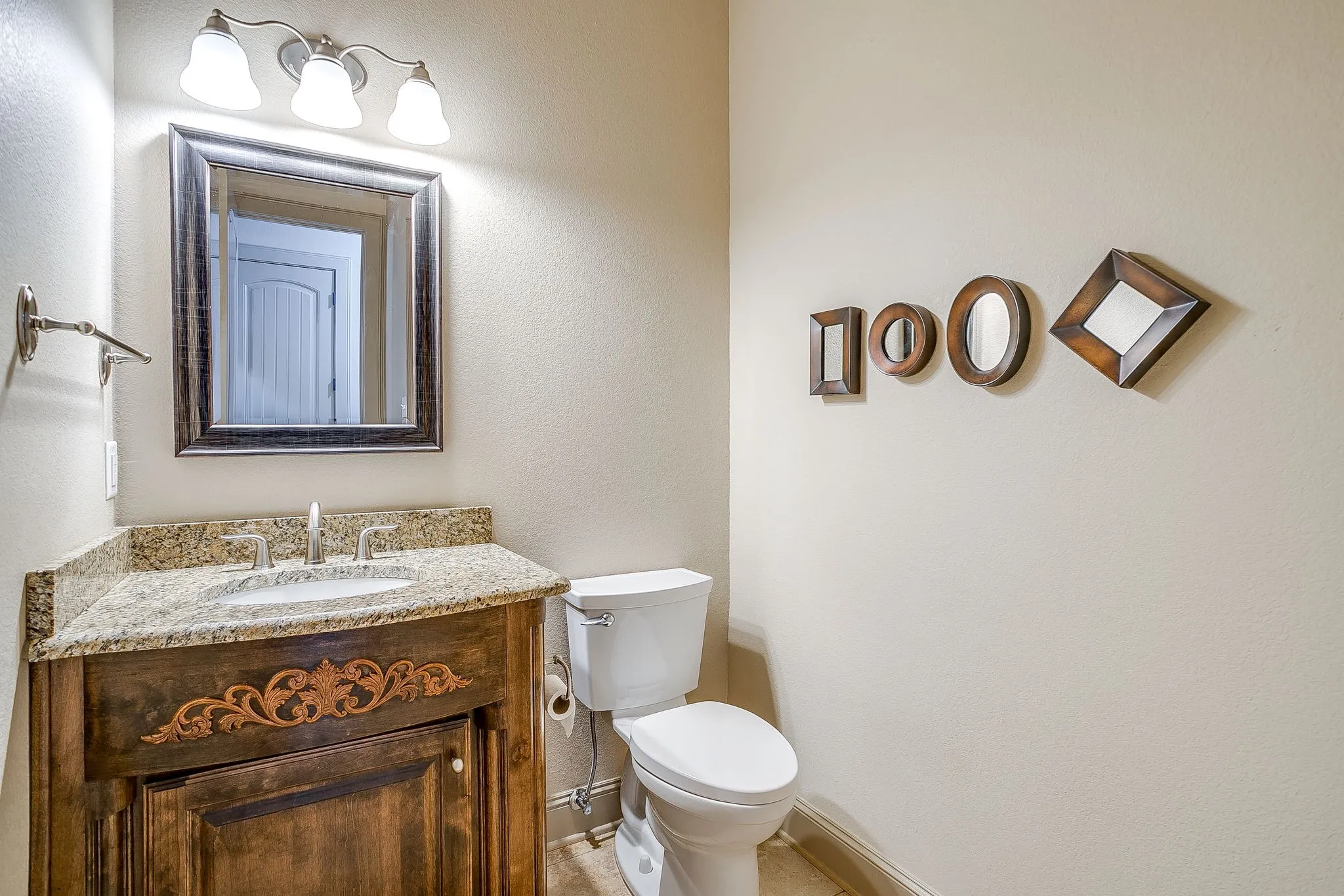 Single Family Residence For Sale in Hood County , 7101 Westover Drive, Granbury, Texas 76049, 3 Bedroom, 4 Bathroom, 2 Garage spaces, 3,034 Sqft, built in 2014, mls#21365704, Real Estate Agent in Granbury, Homes For Sale in Hood county, Homes For Sale in Granbury, Realtor in Granbury Texas, Real Estate Brokerage Independent Realty Texas, Luminita Cordes Realtor
